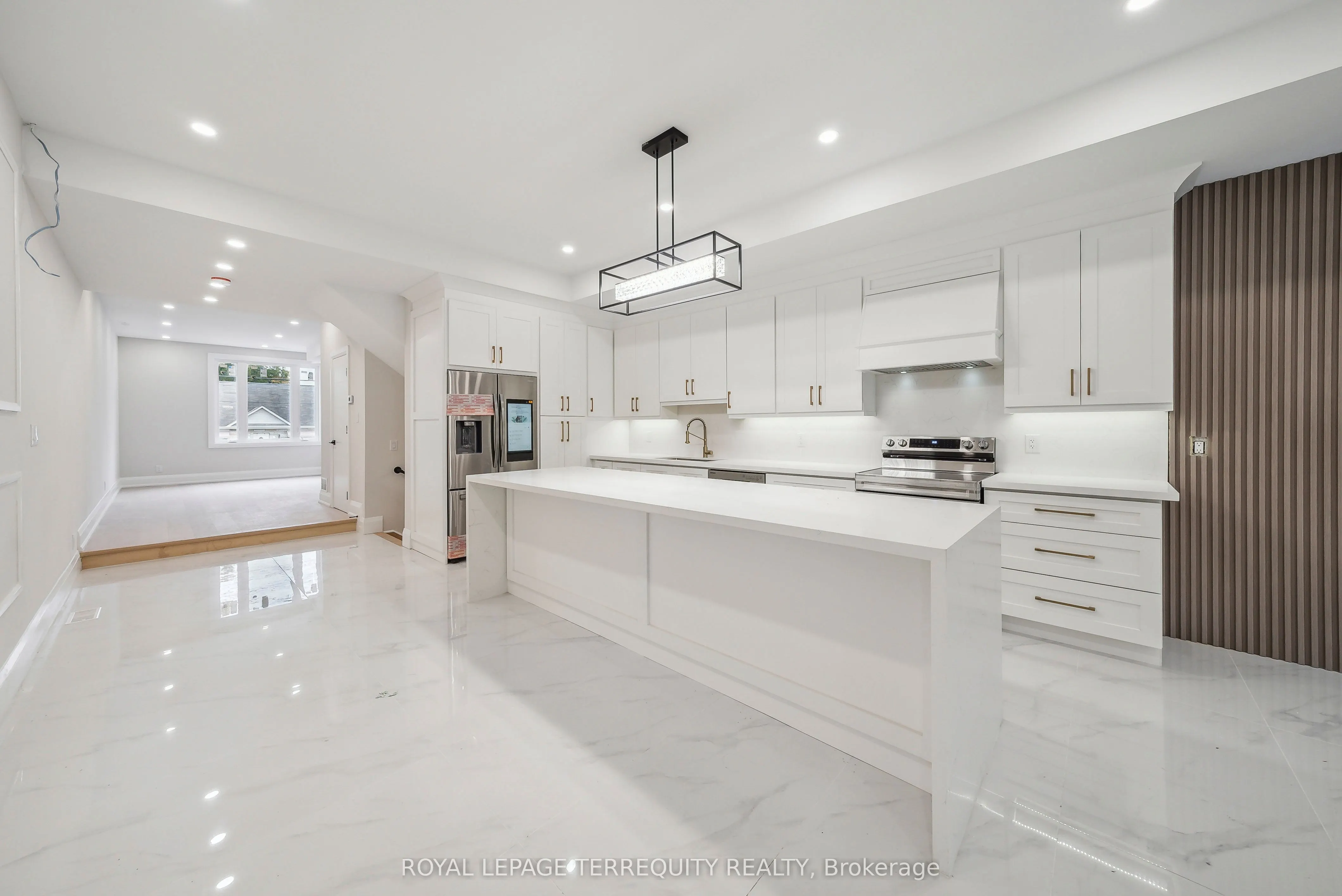 10 Mack Avenue, #Main floor