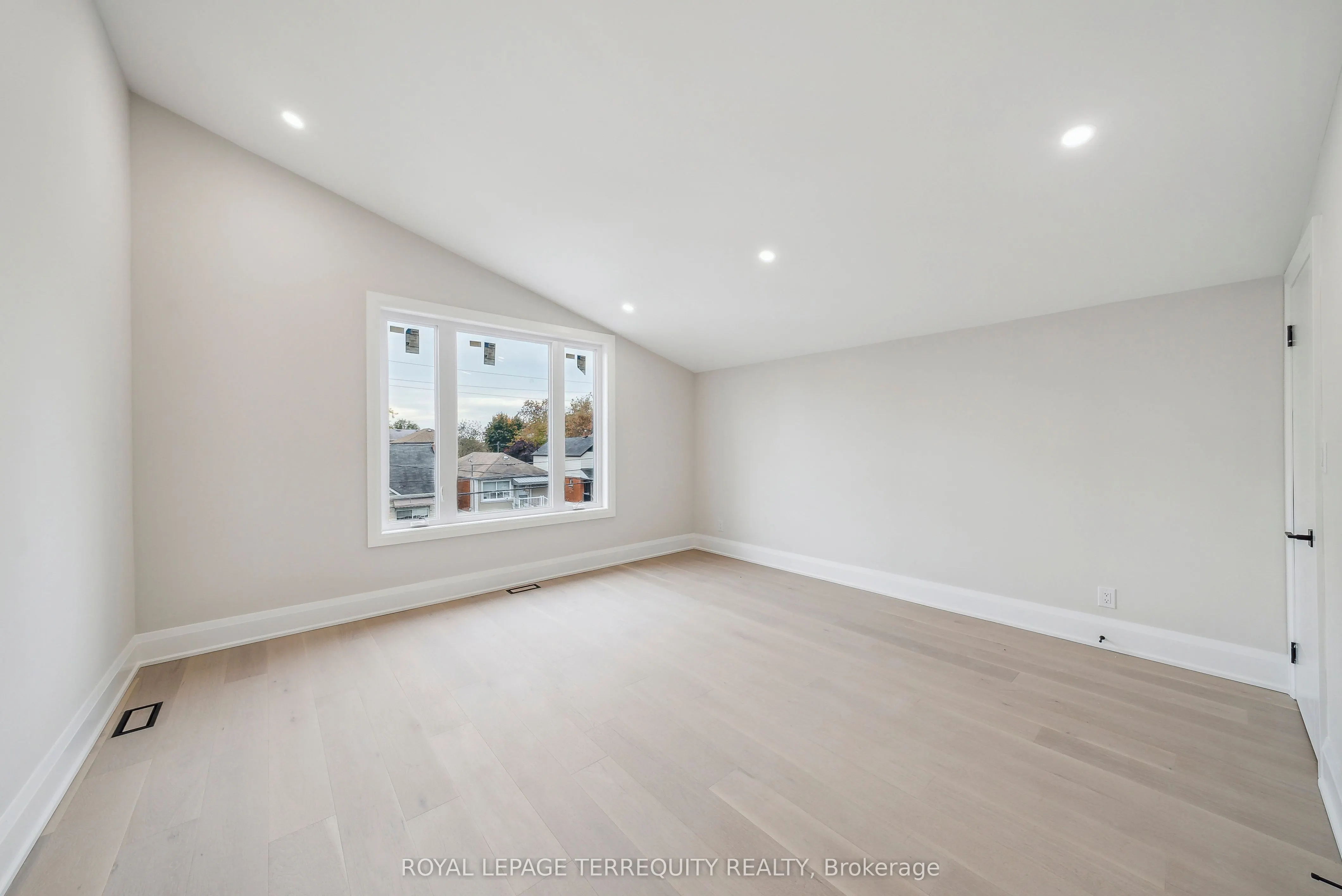 10 Mack Avenue, #Main floor