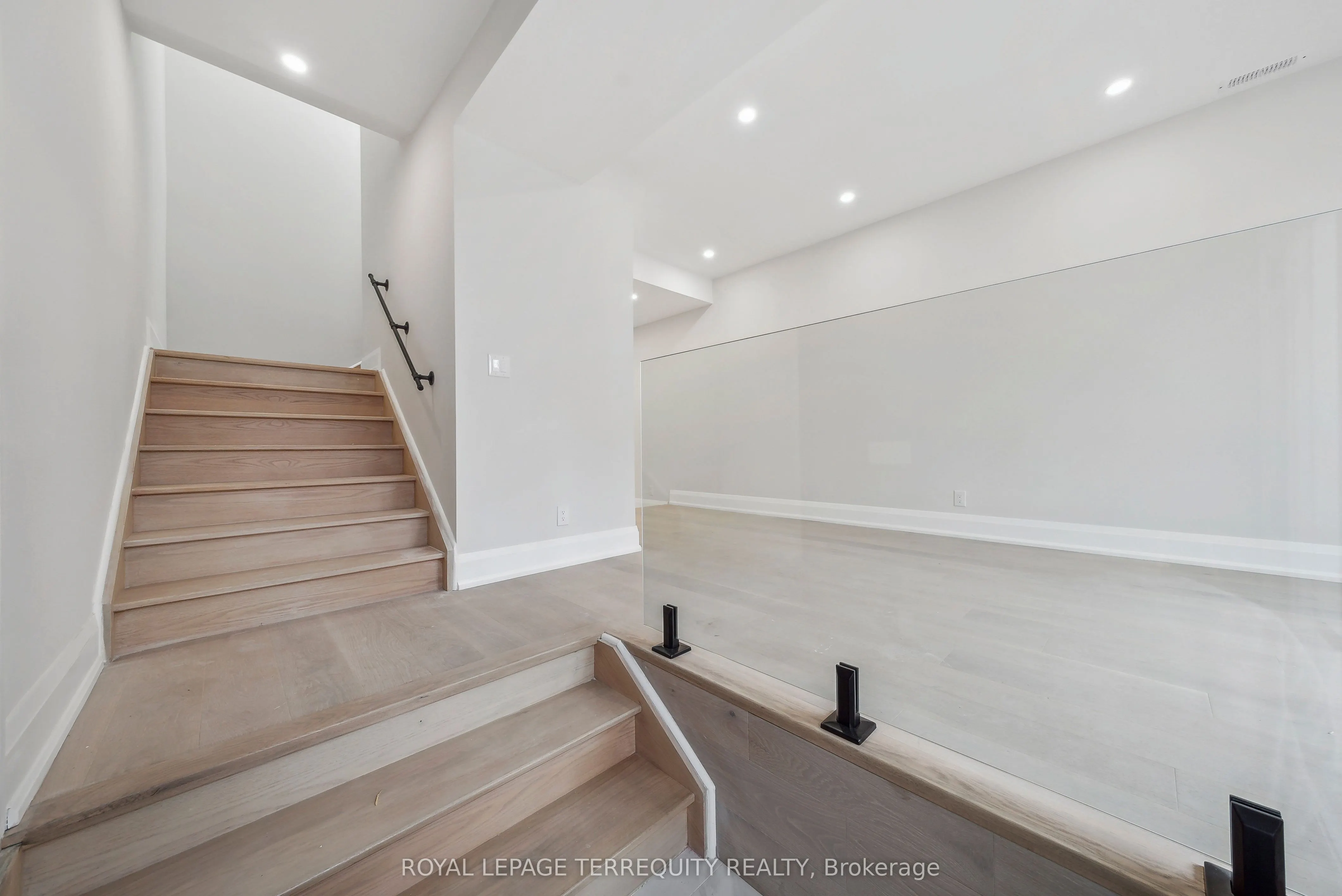 10 Mack Avenue, #Main floor