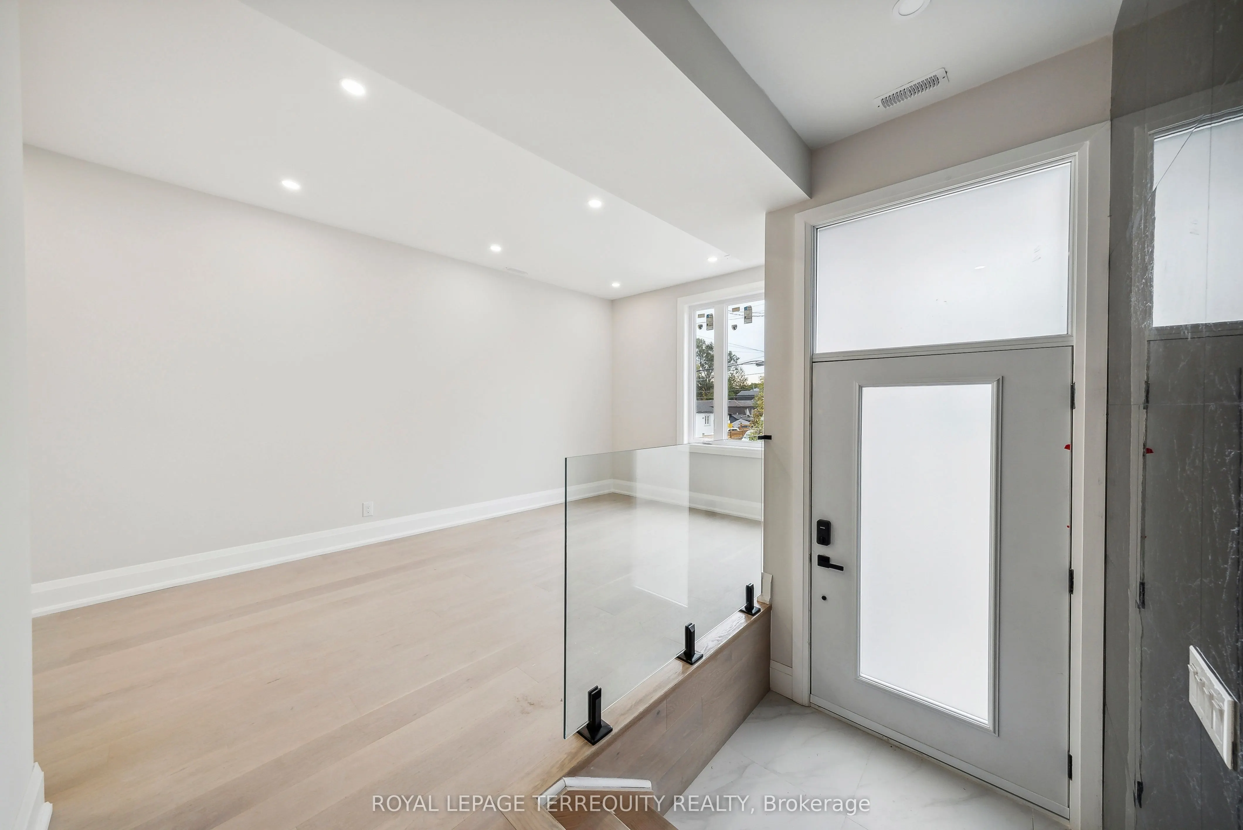 10 Mack Avenue, #Main floor