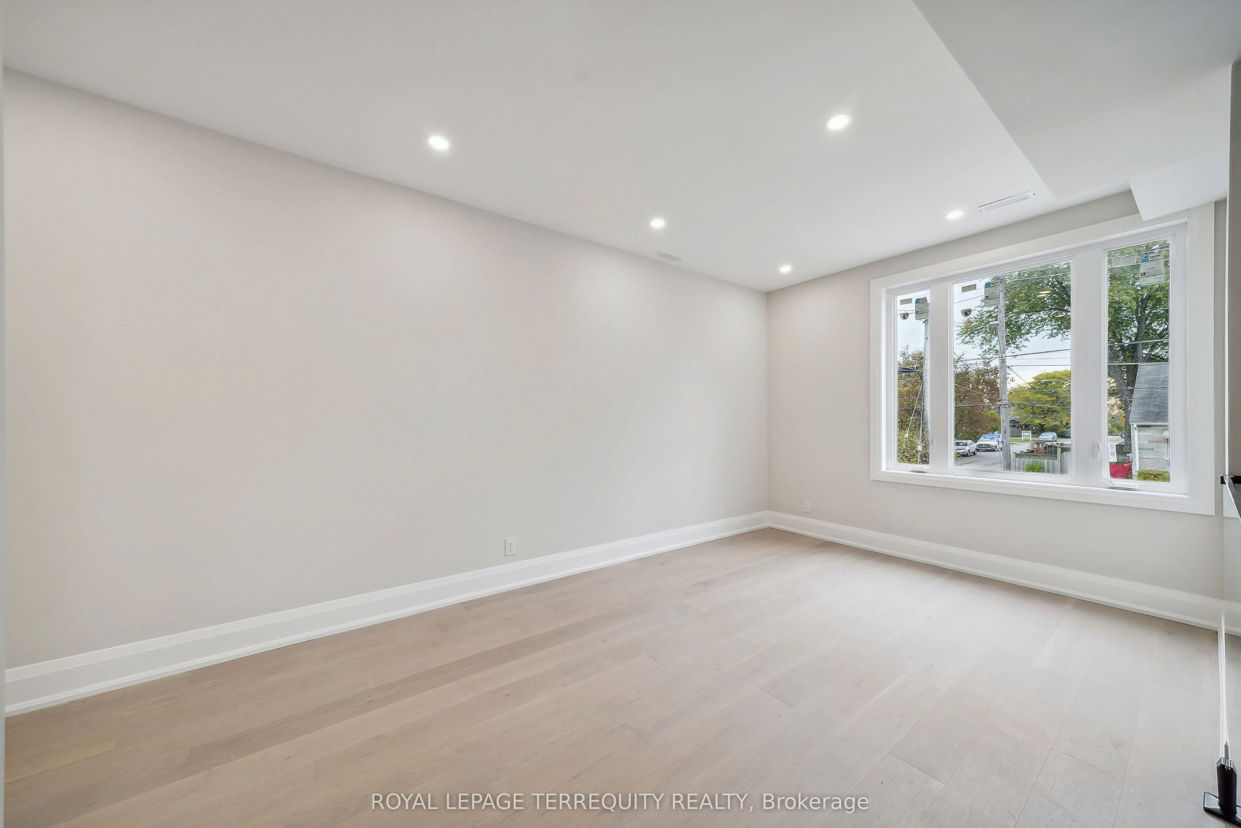 10 Mack Avenue, #Main floor