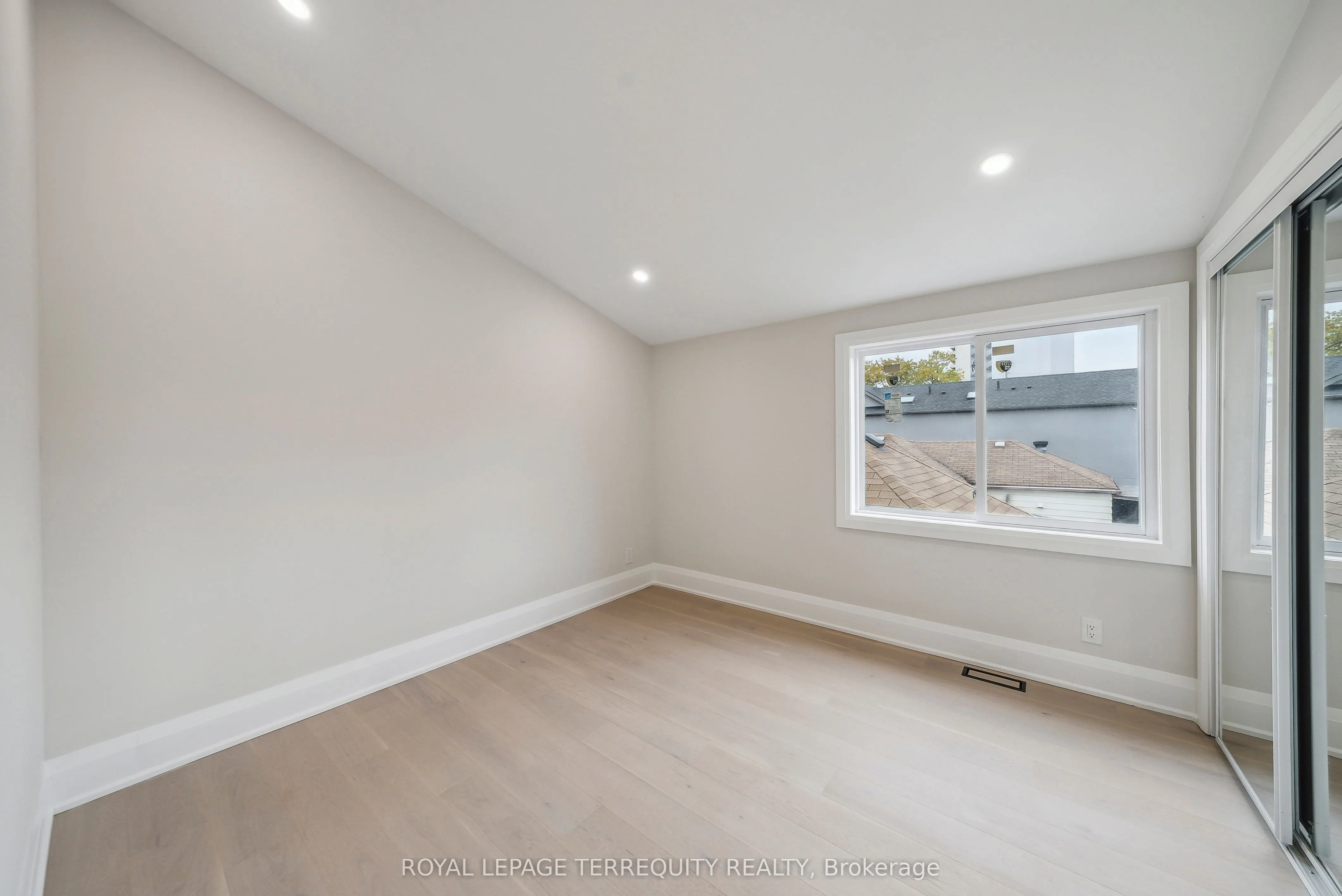 10 Mack Avenue, #Main floor