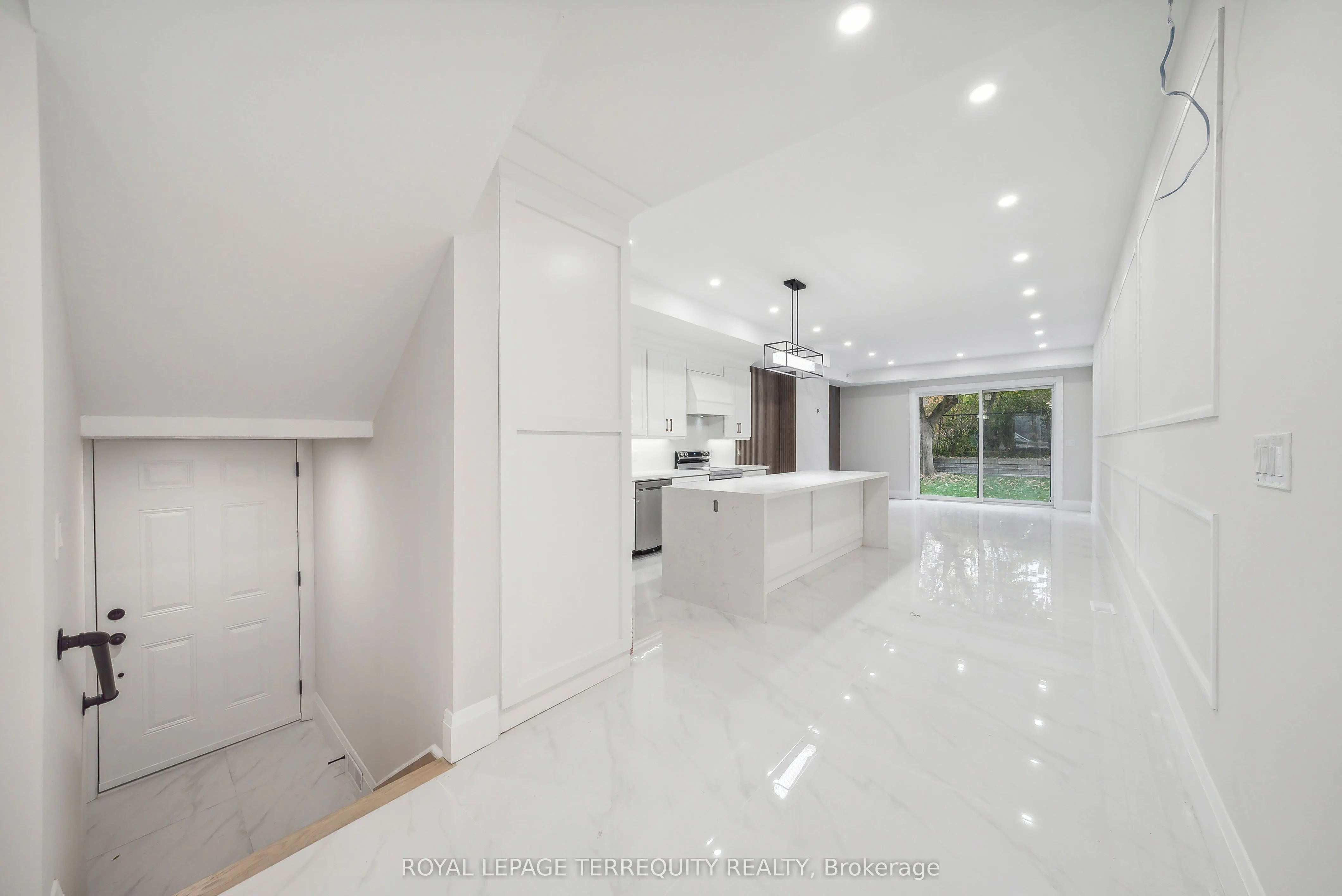 10 Mack Avenue, #Main floor