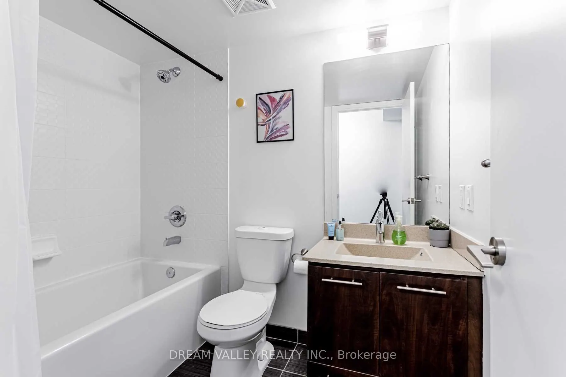 125 Village Green Square, #1304