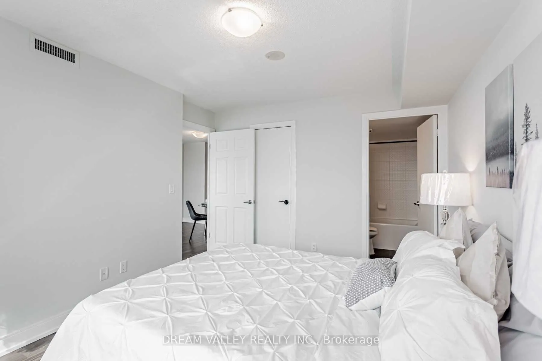 125 Village Green Square, #1304