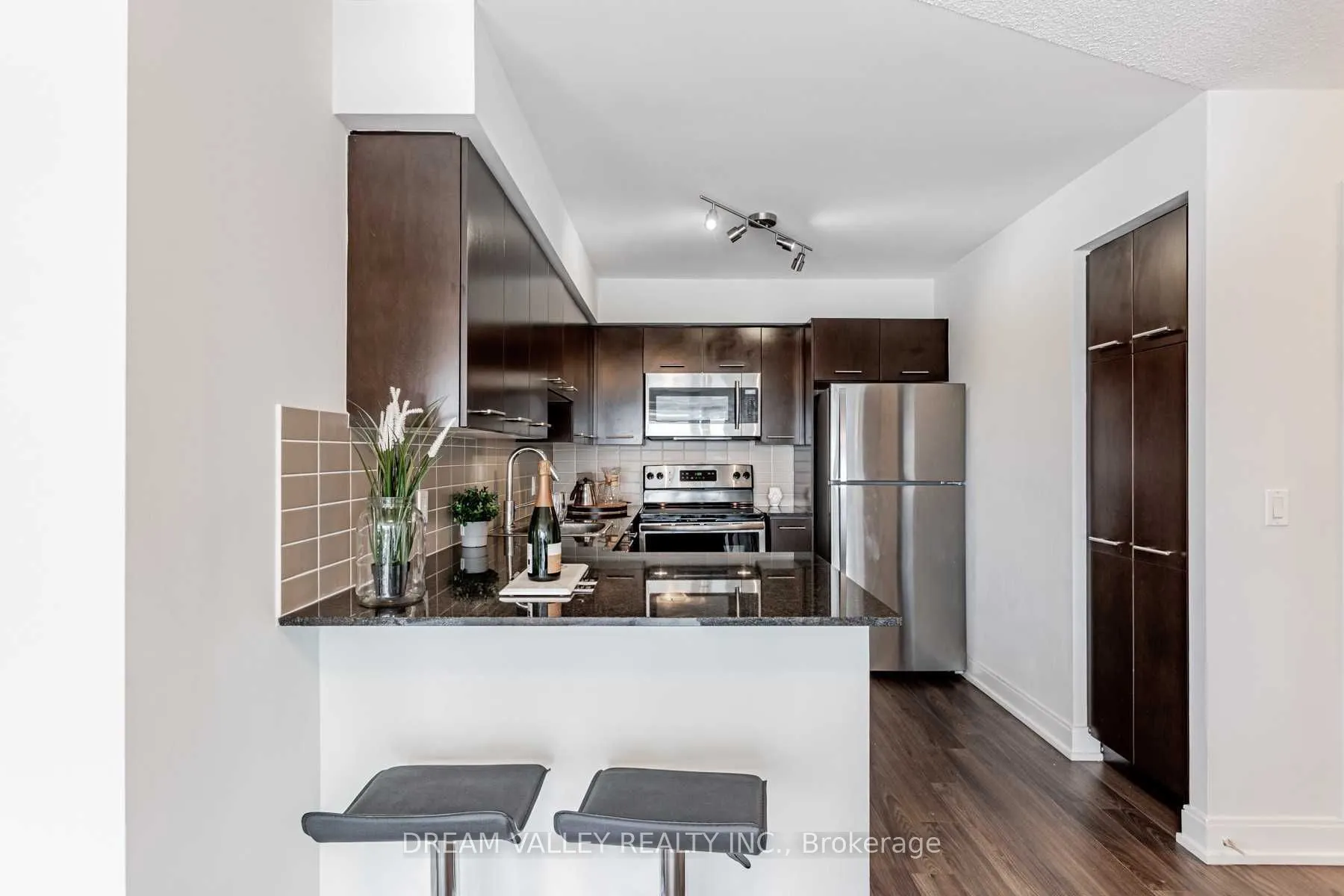 125 Village Green Square, #1304