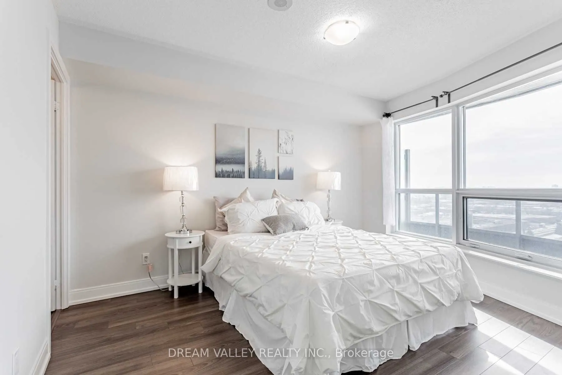 125 Village Green Square, #1304