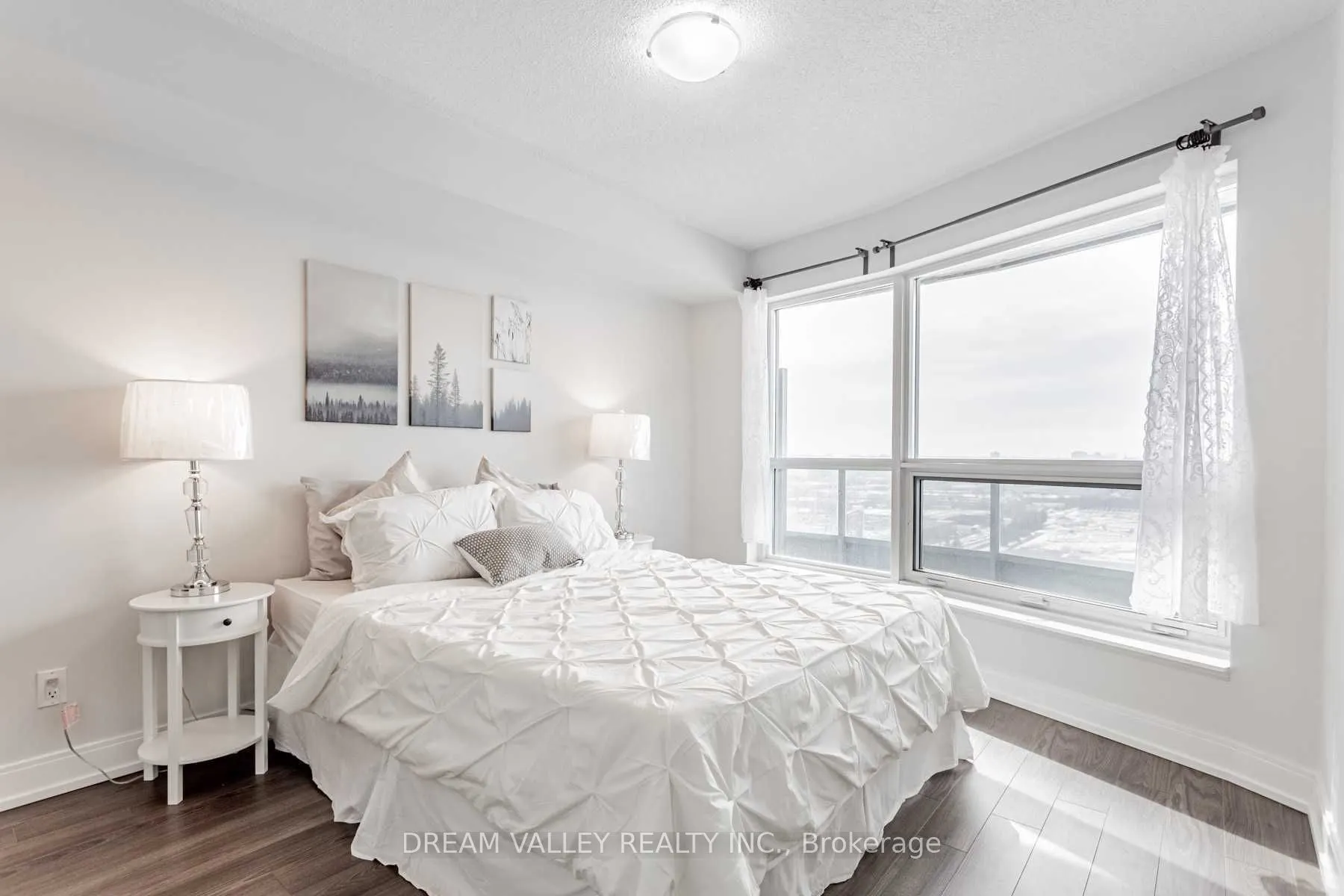 125 Village Green Square, #1304