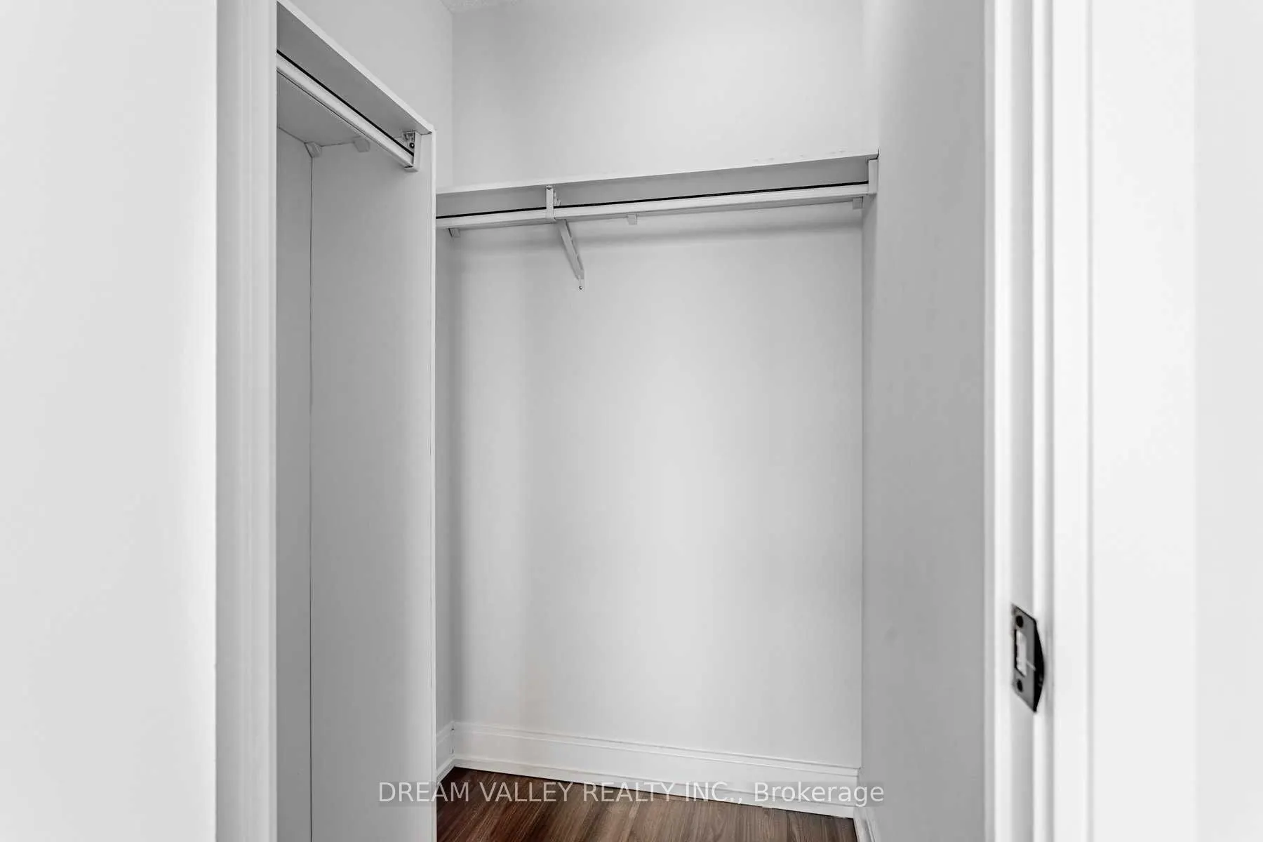 125 Village Green Square, #1304