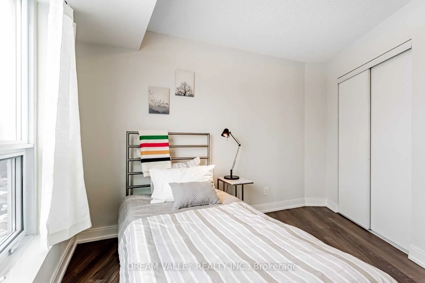 125 Village Green Square, #1304