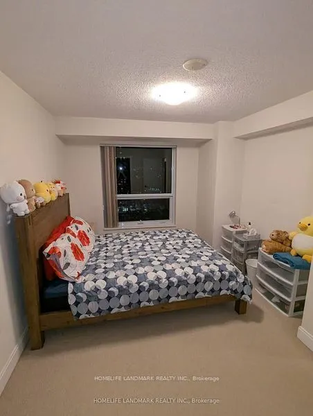 135 Village Green Square, #2021