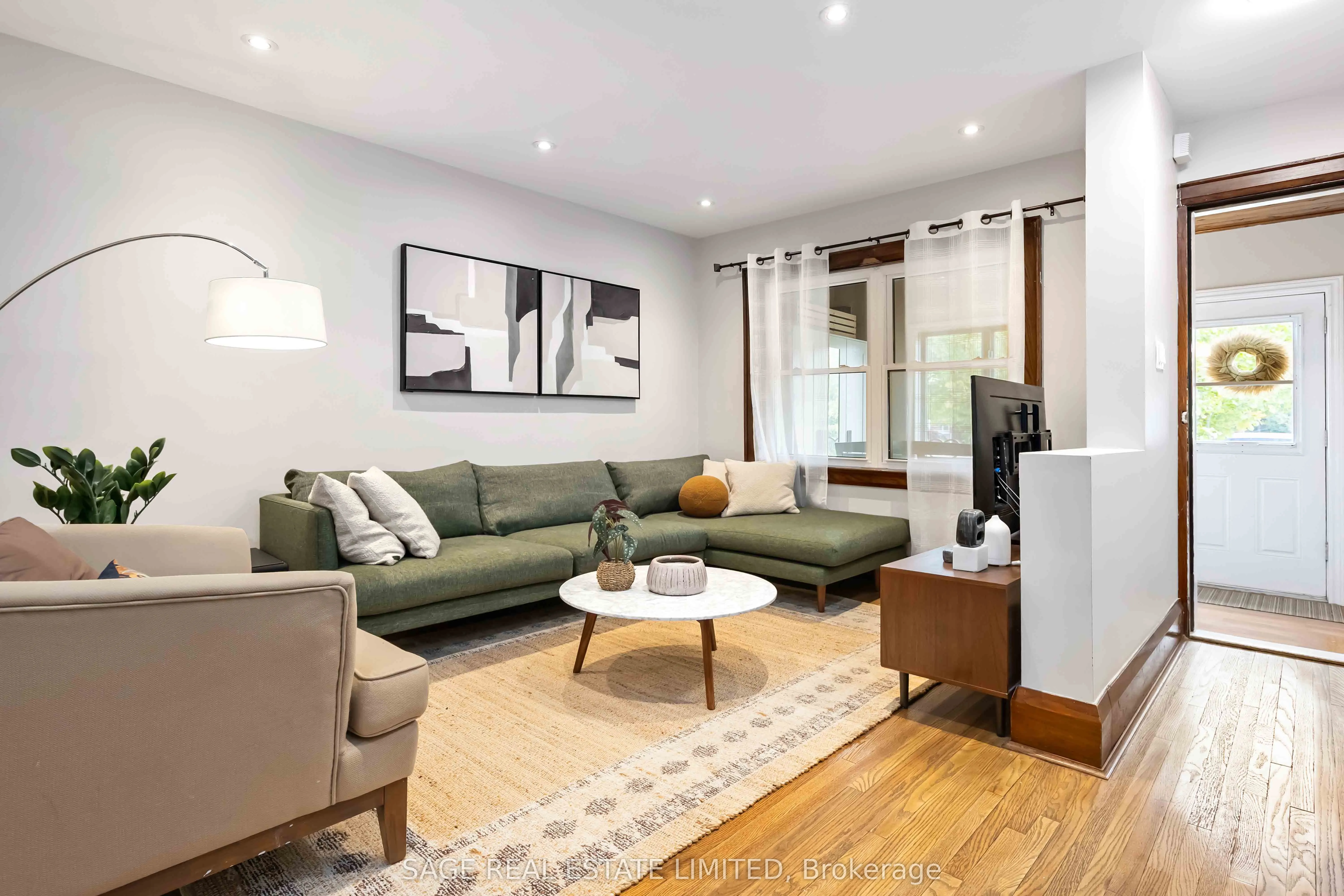 552 Victoria Park Avenue