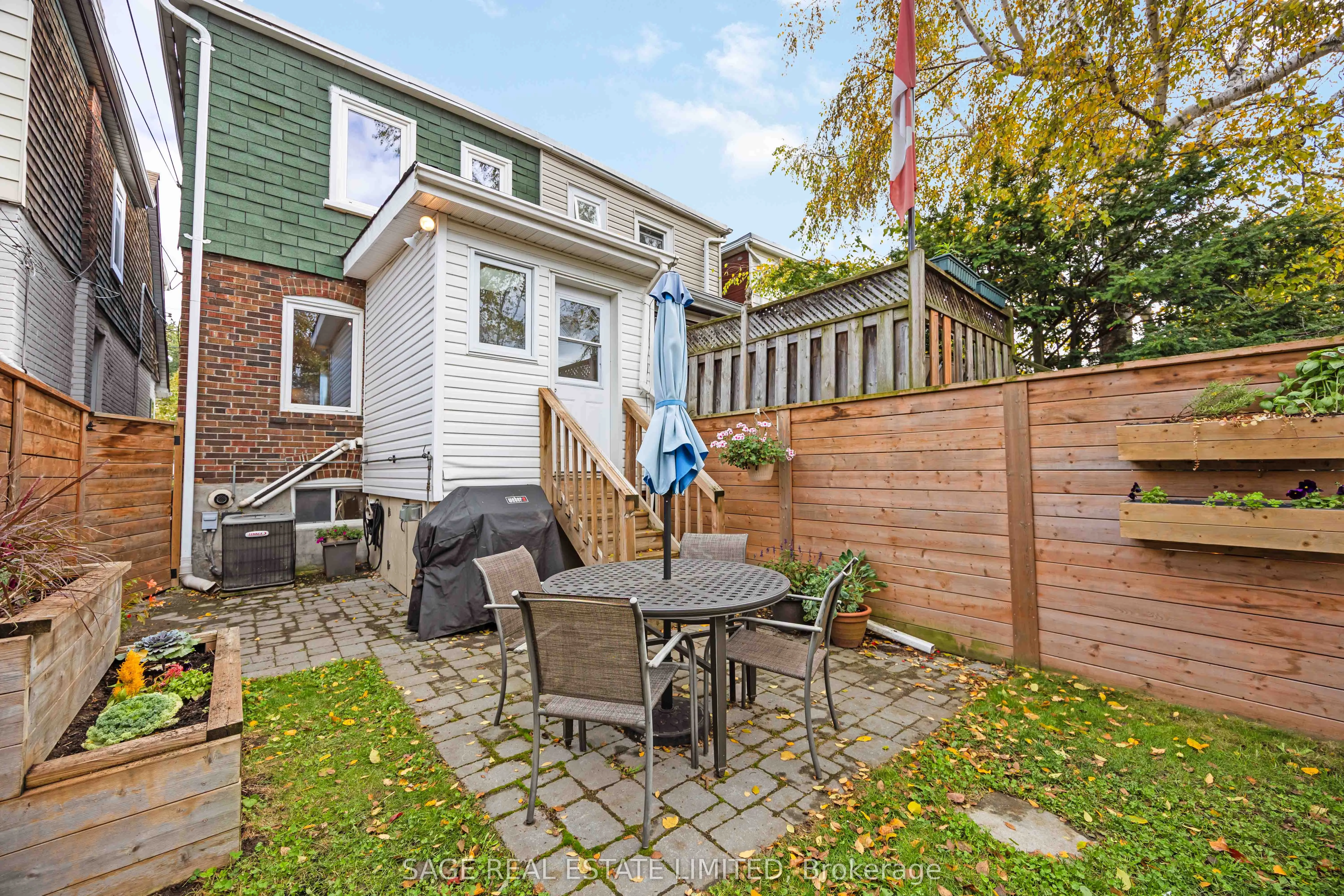 552 Victoria Park Avenue