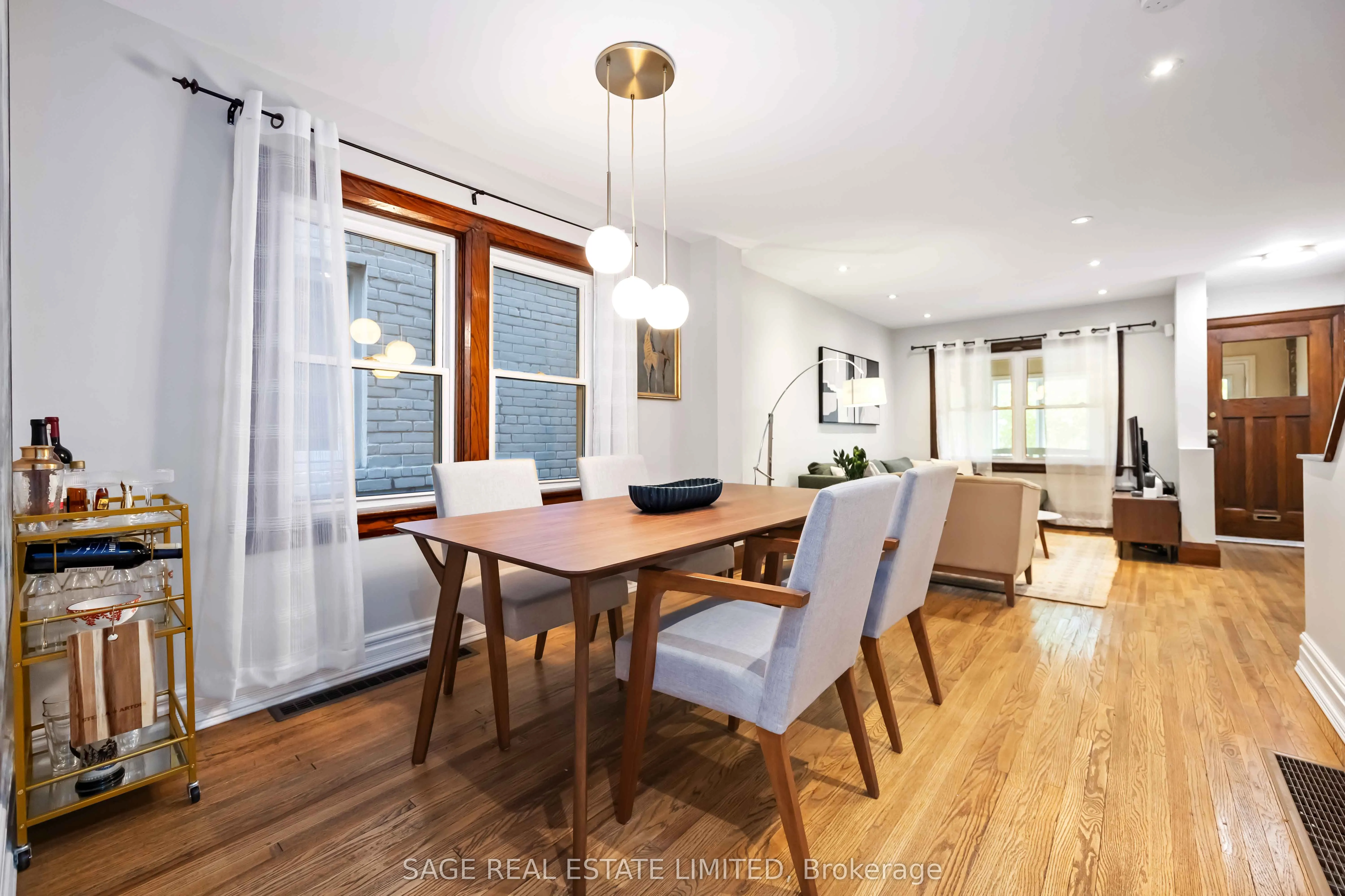 552 Victoria Park Avenue