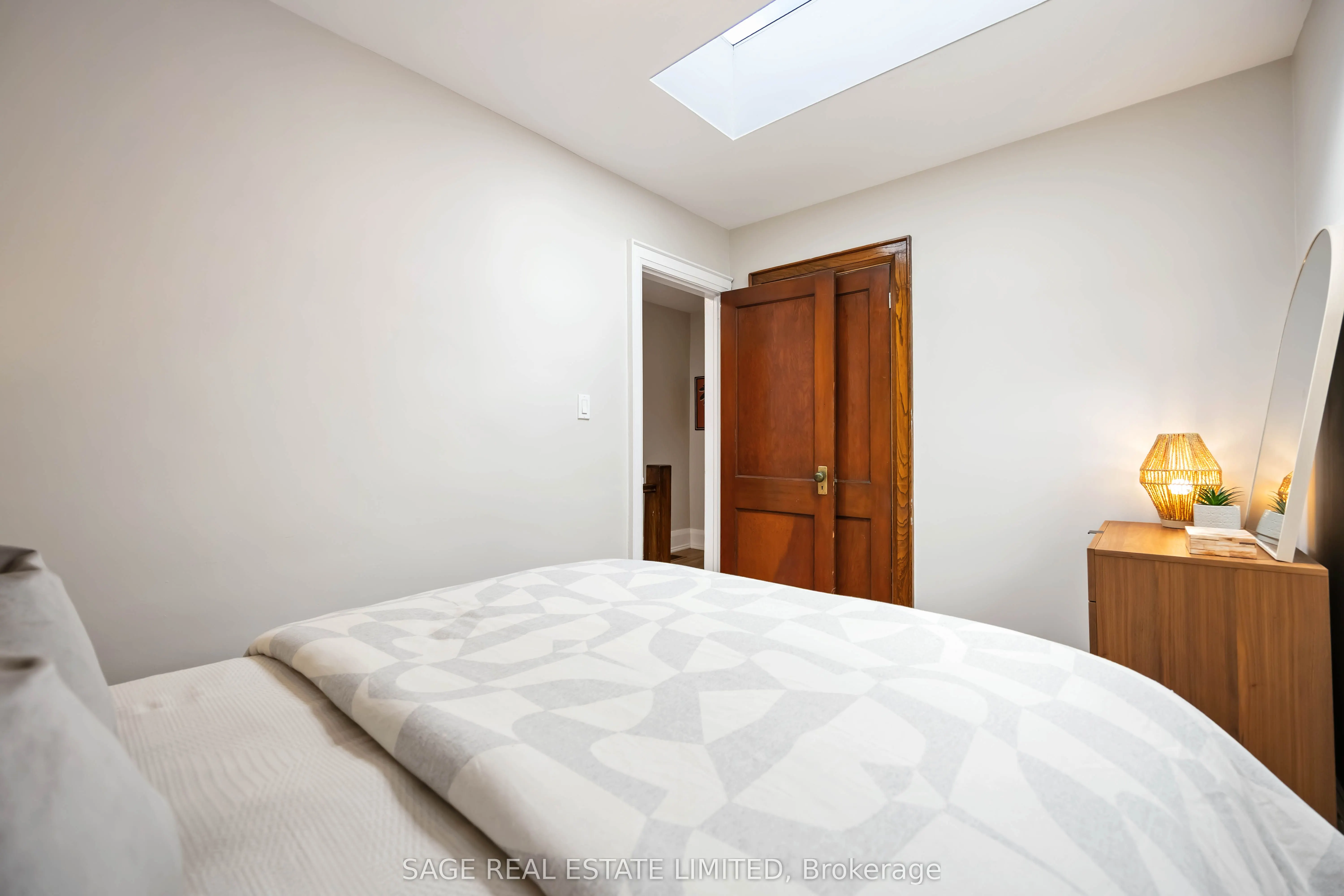 552 Victoria Park Avenue