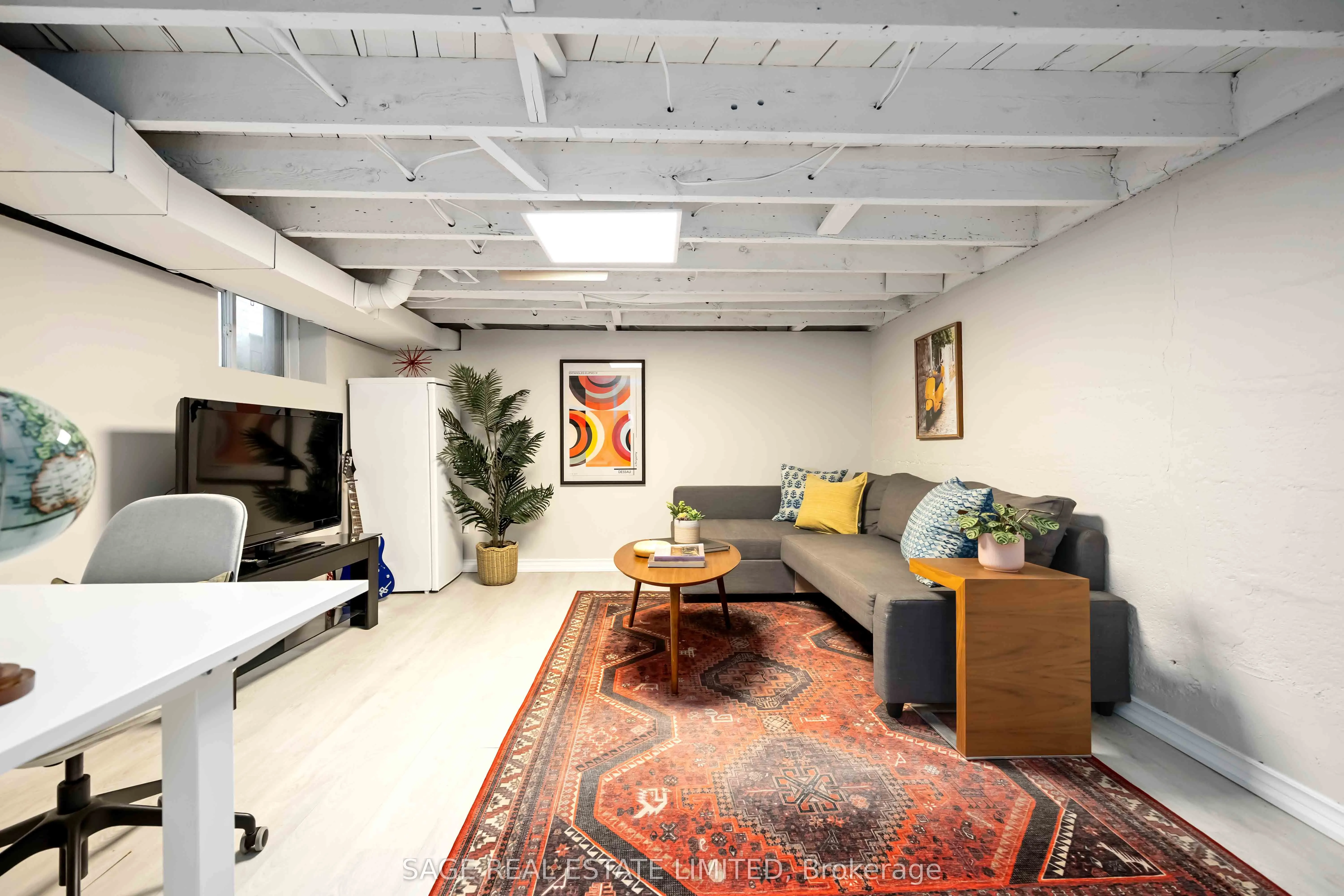 552 Victoria Park Avenue