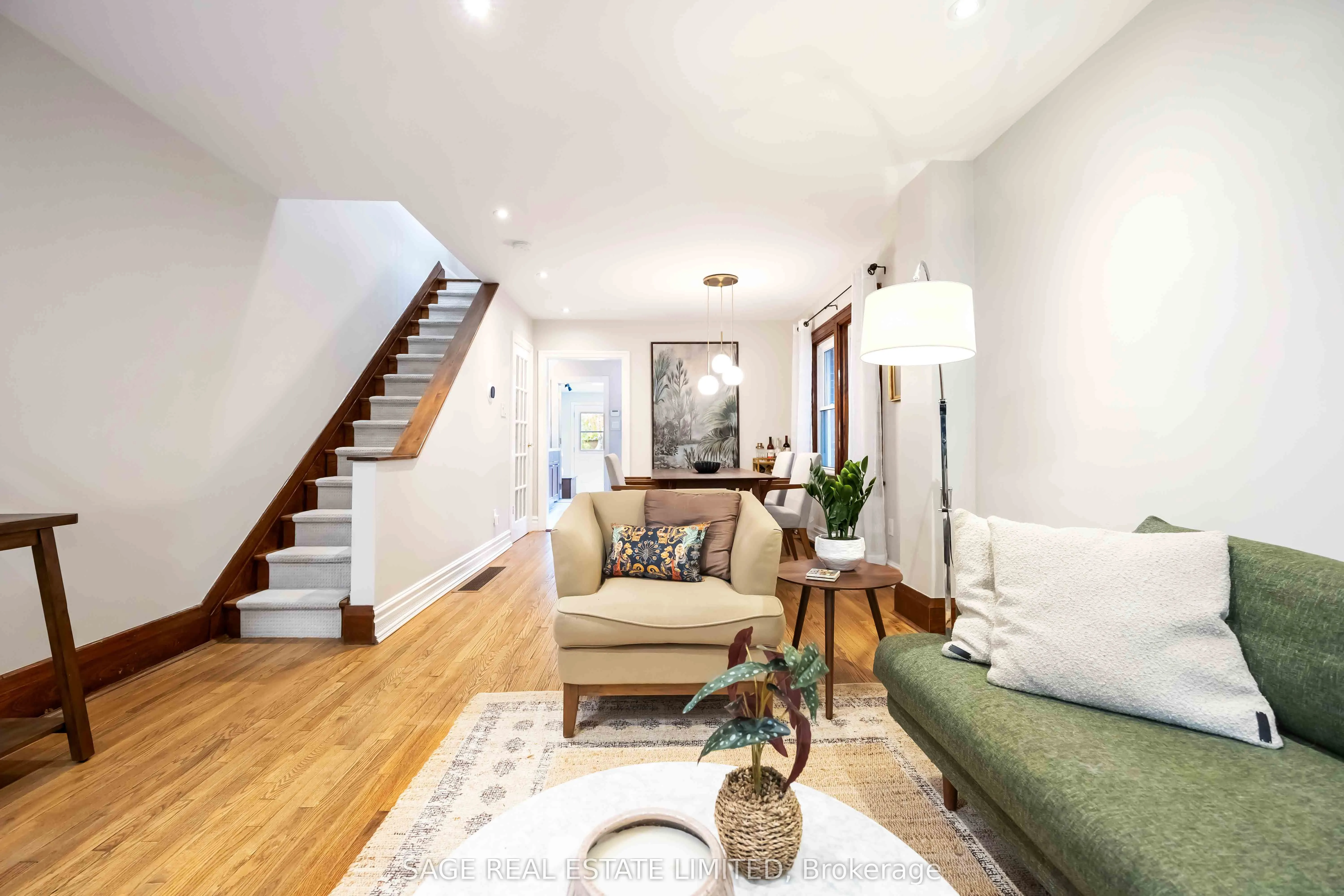 552 Victoria Park Avenue