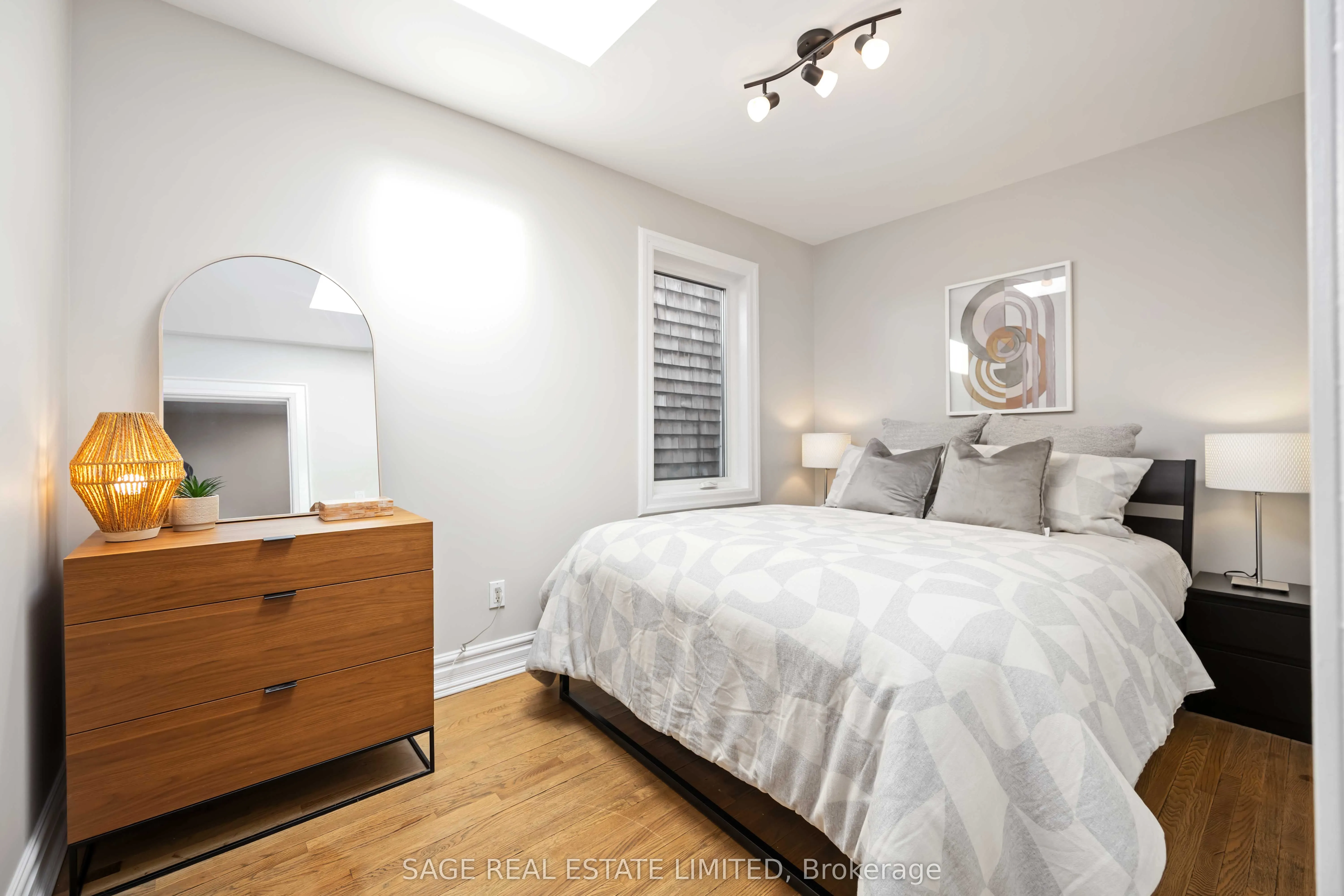 552 Victoria Park Avenue