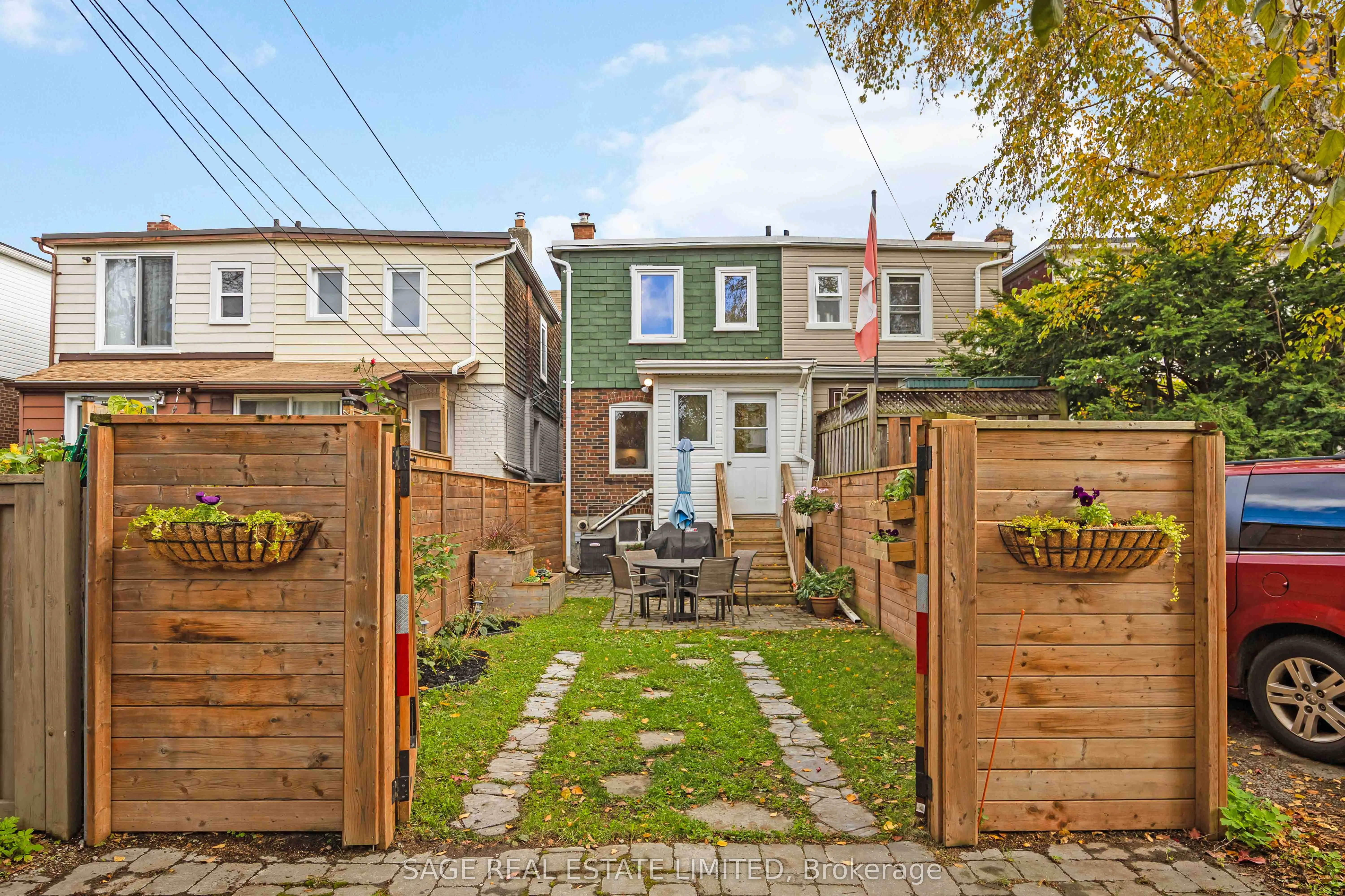 552 Victoria Park Avenue