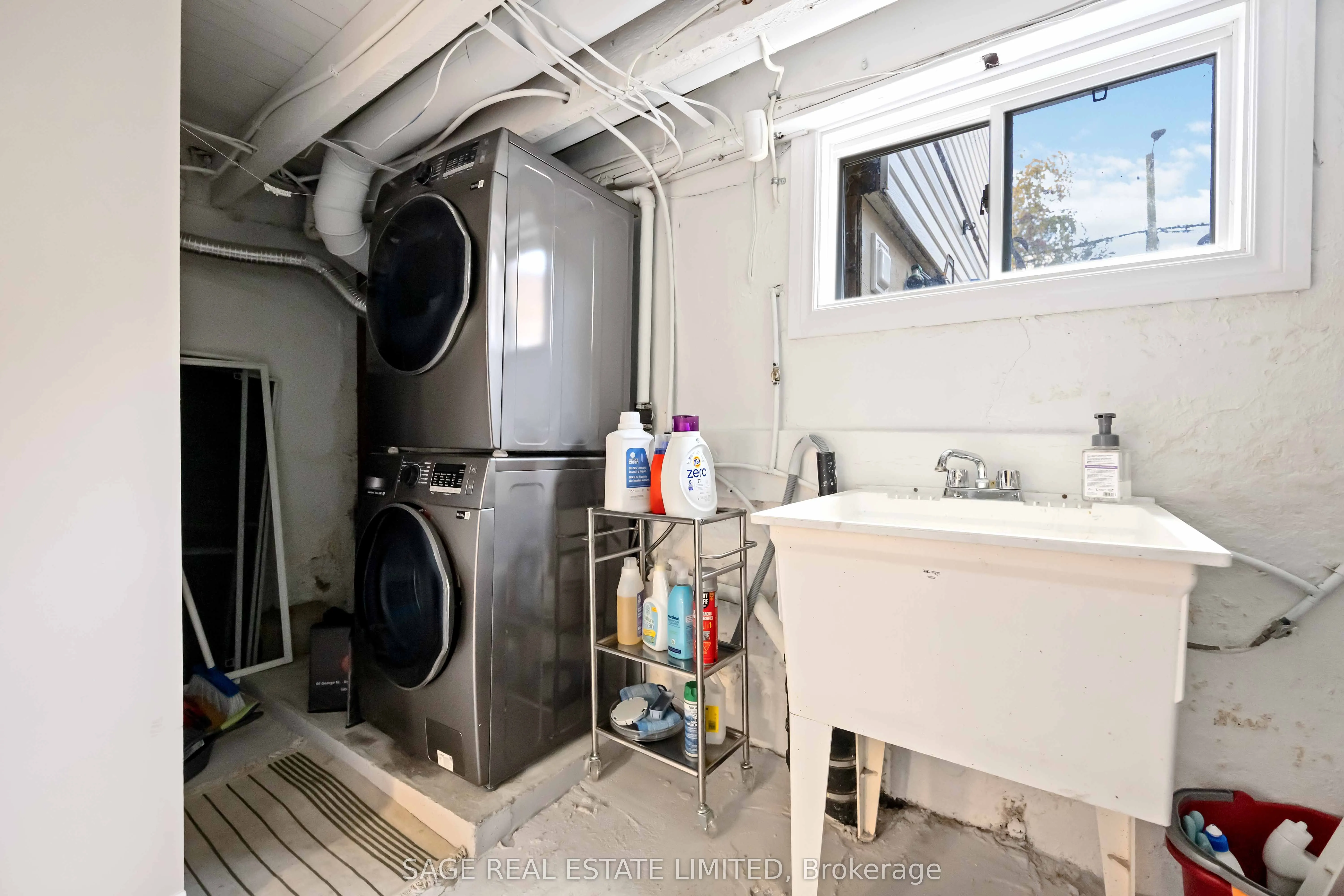 552 Victoria Park Avenue