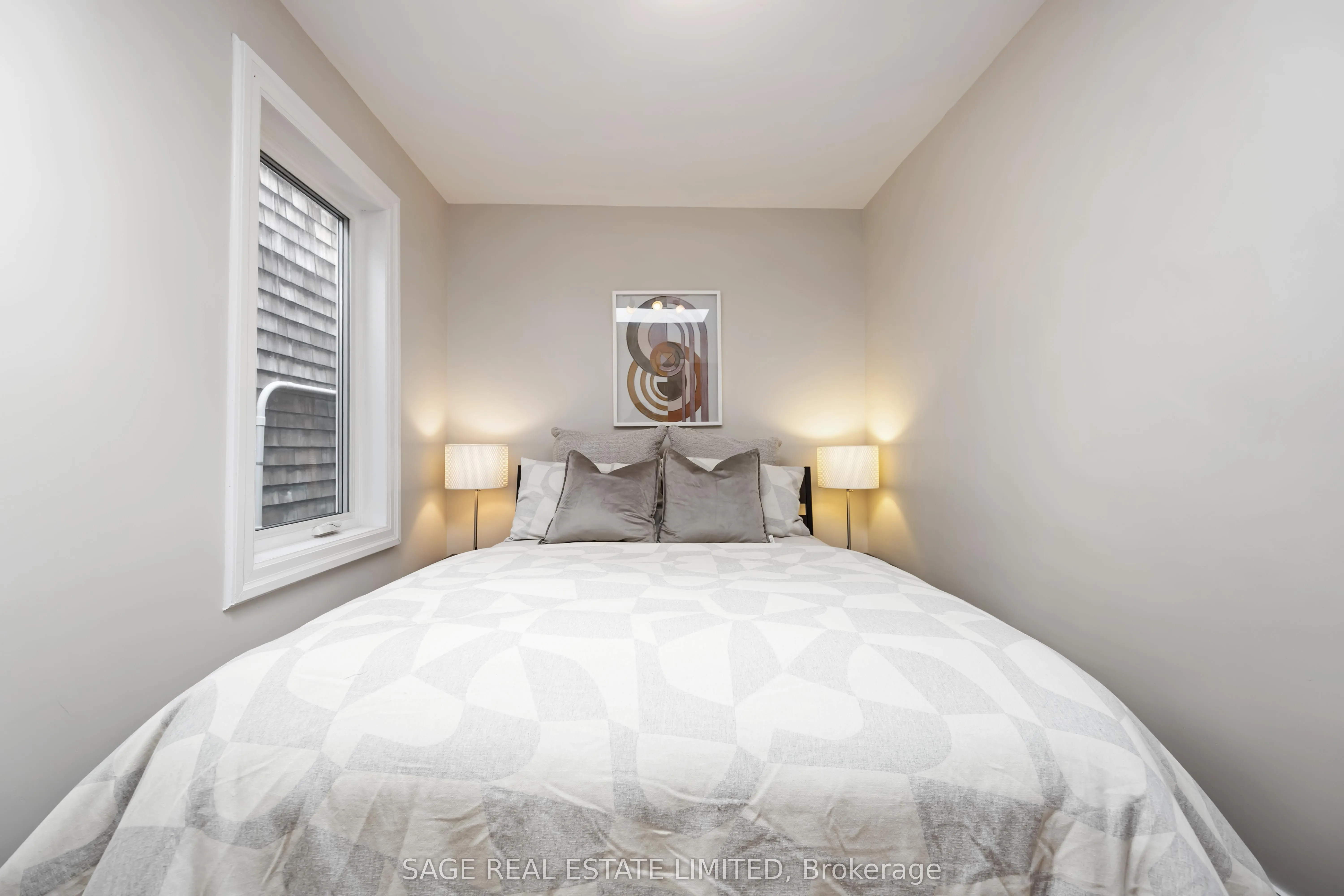 552 Victoria Park Avenue