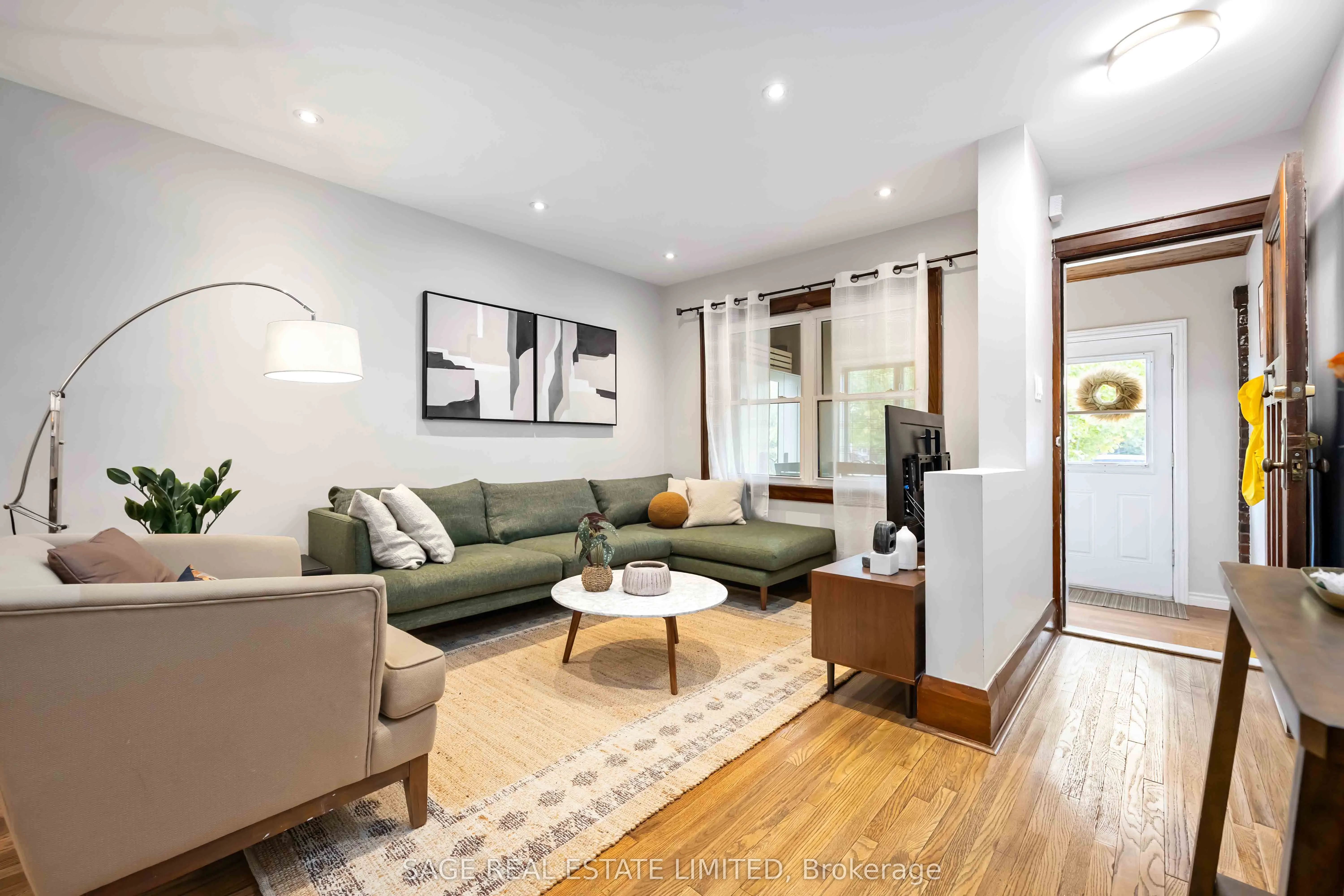 552 Victoria Park Avenue