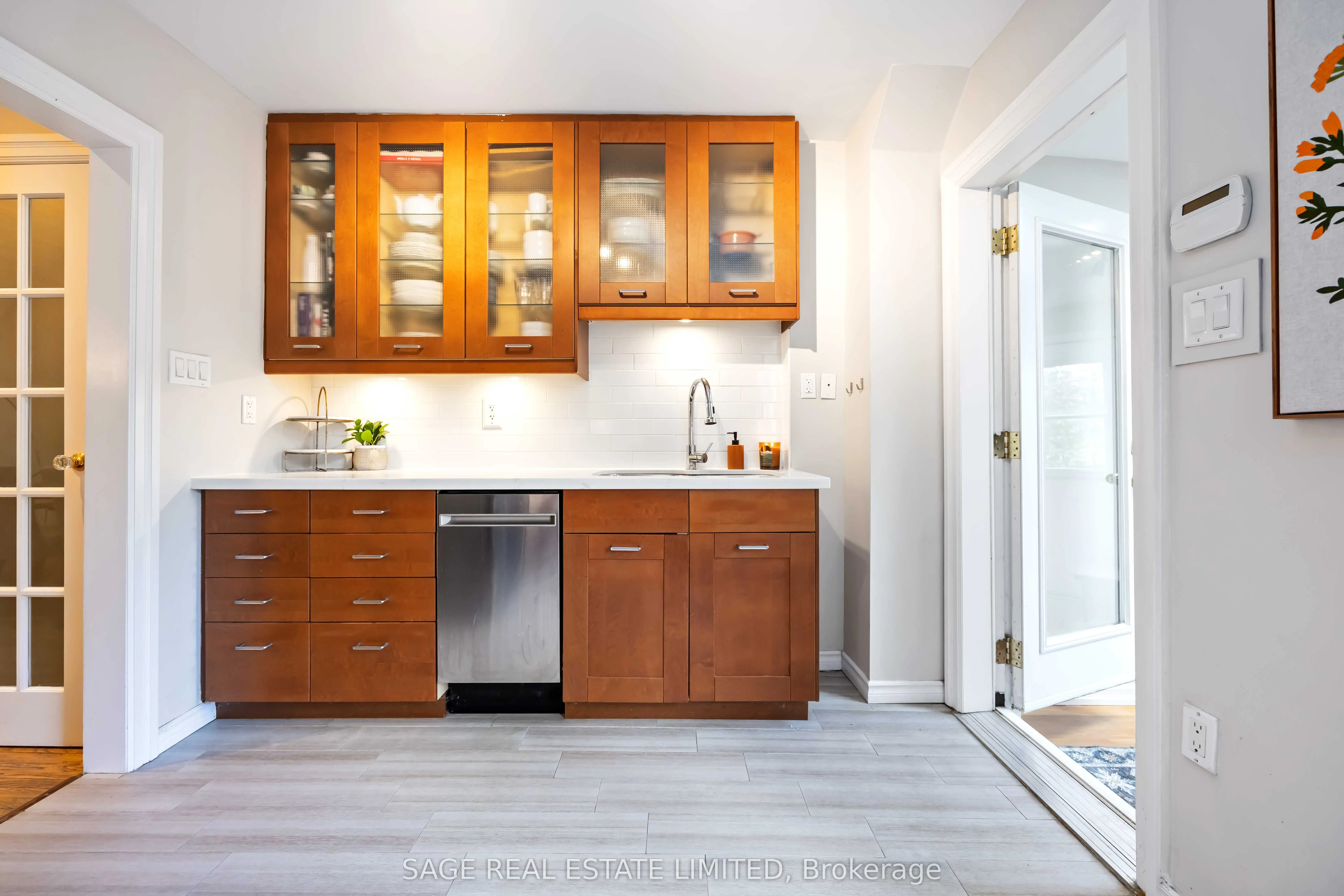 552 Victoria Park Avenue