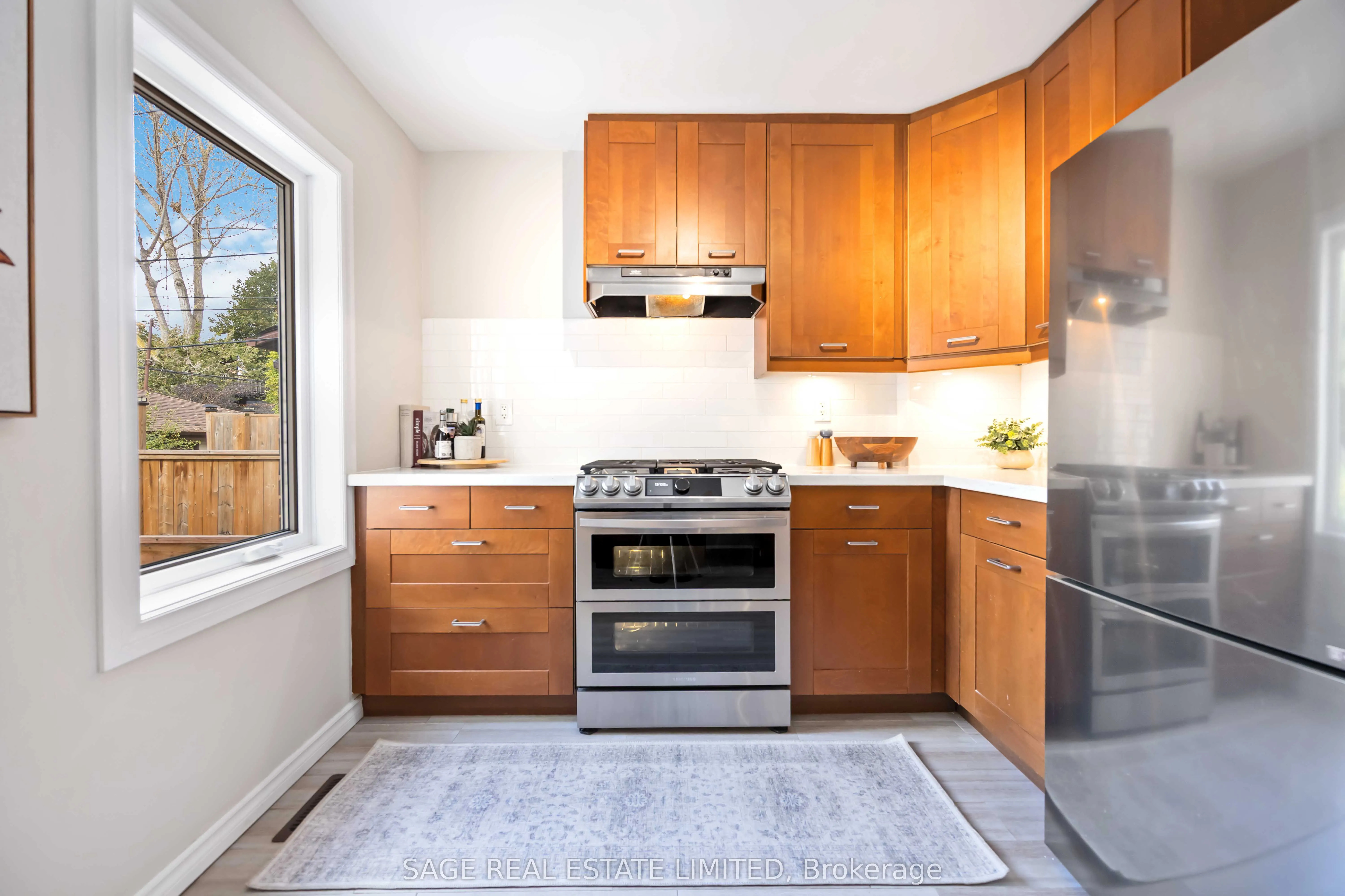 552 Victoria Park Avenue