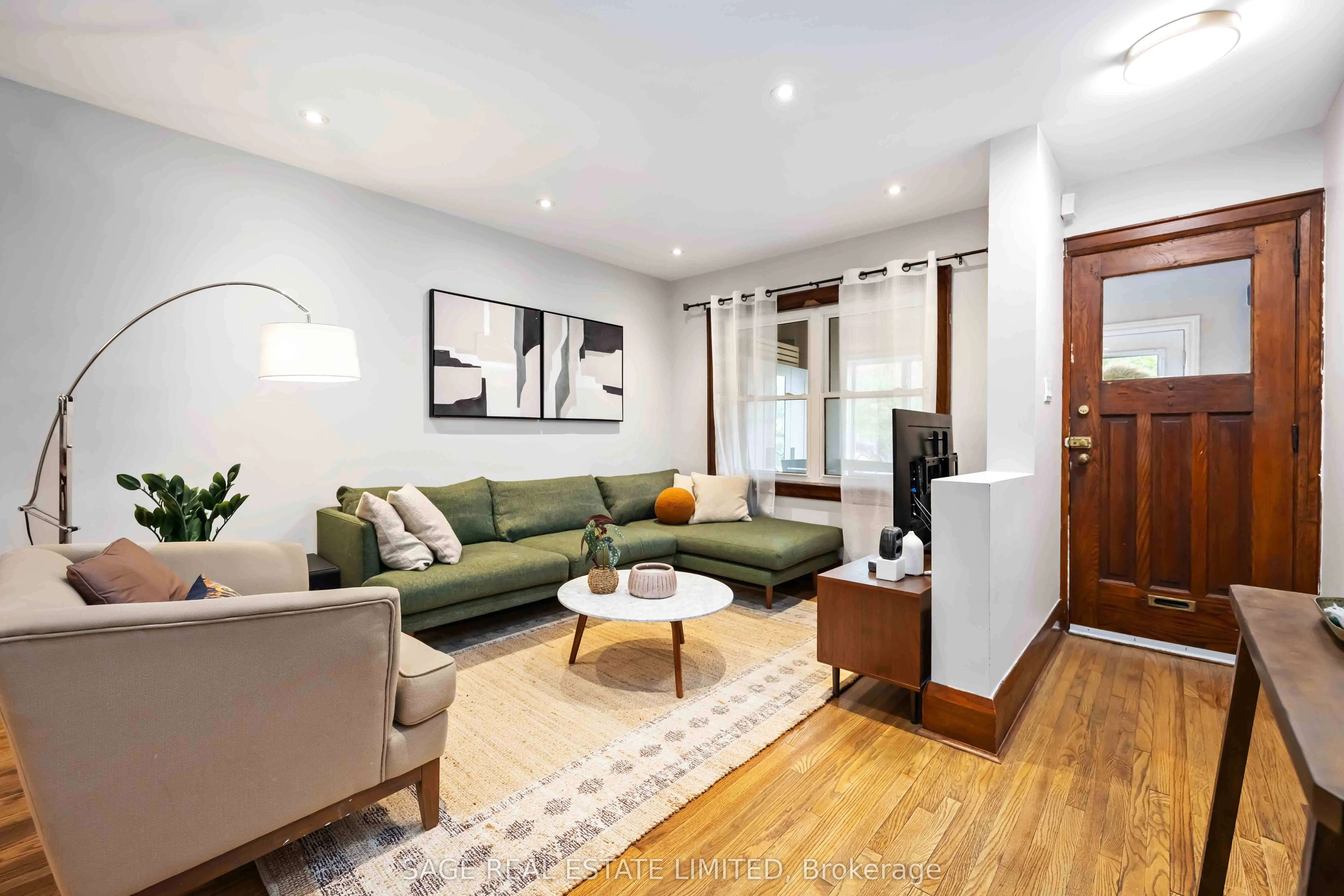 552 Victoria Park Avenue