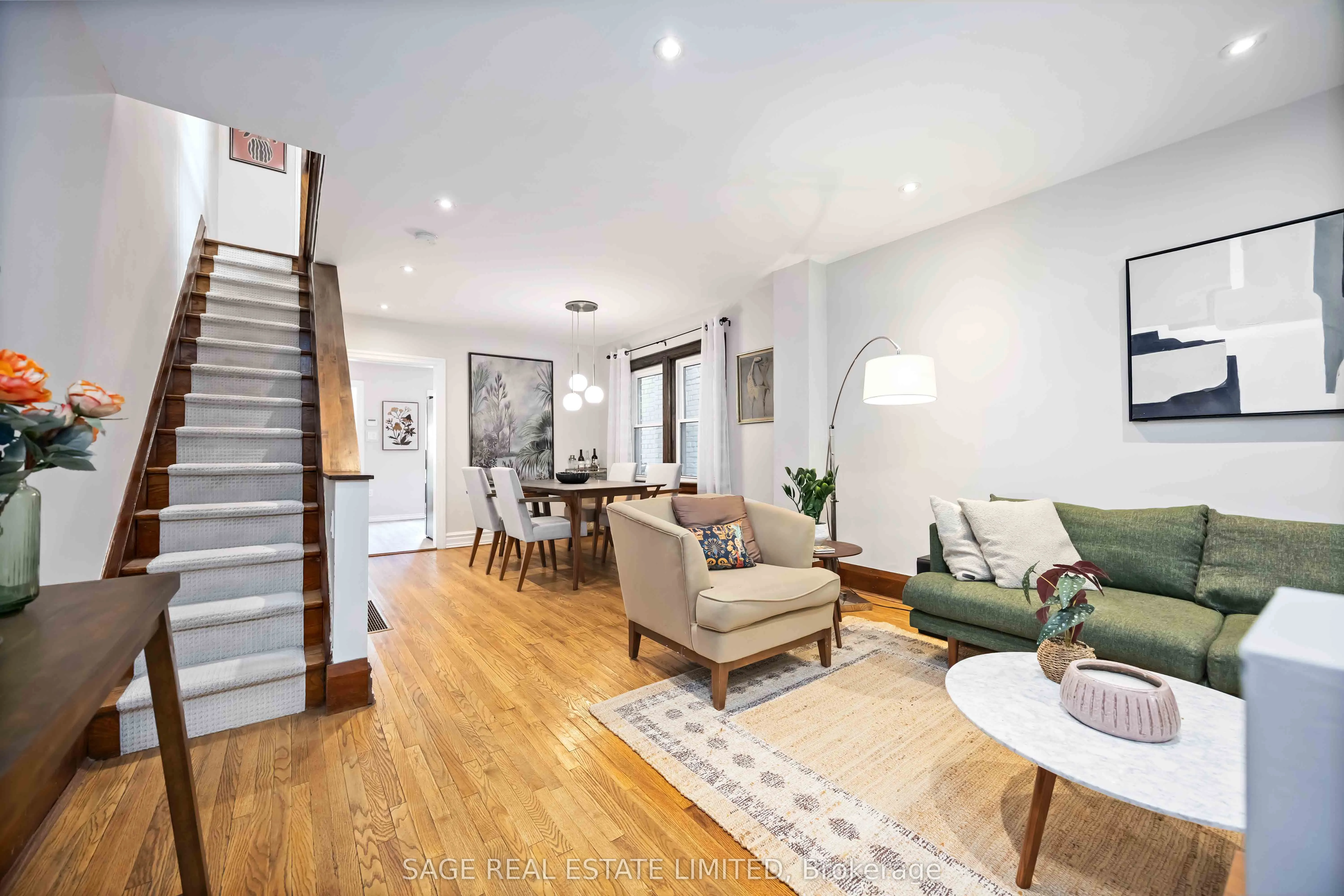 552 Victoria Park Avenue