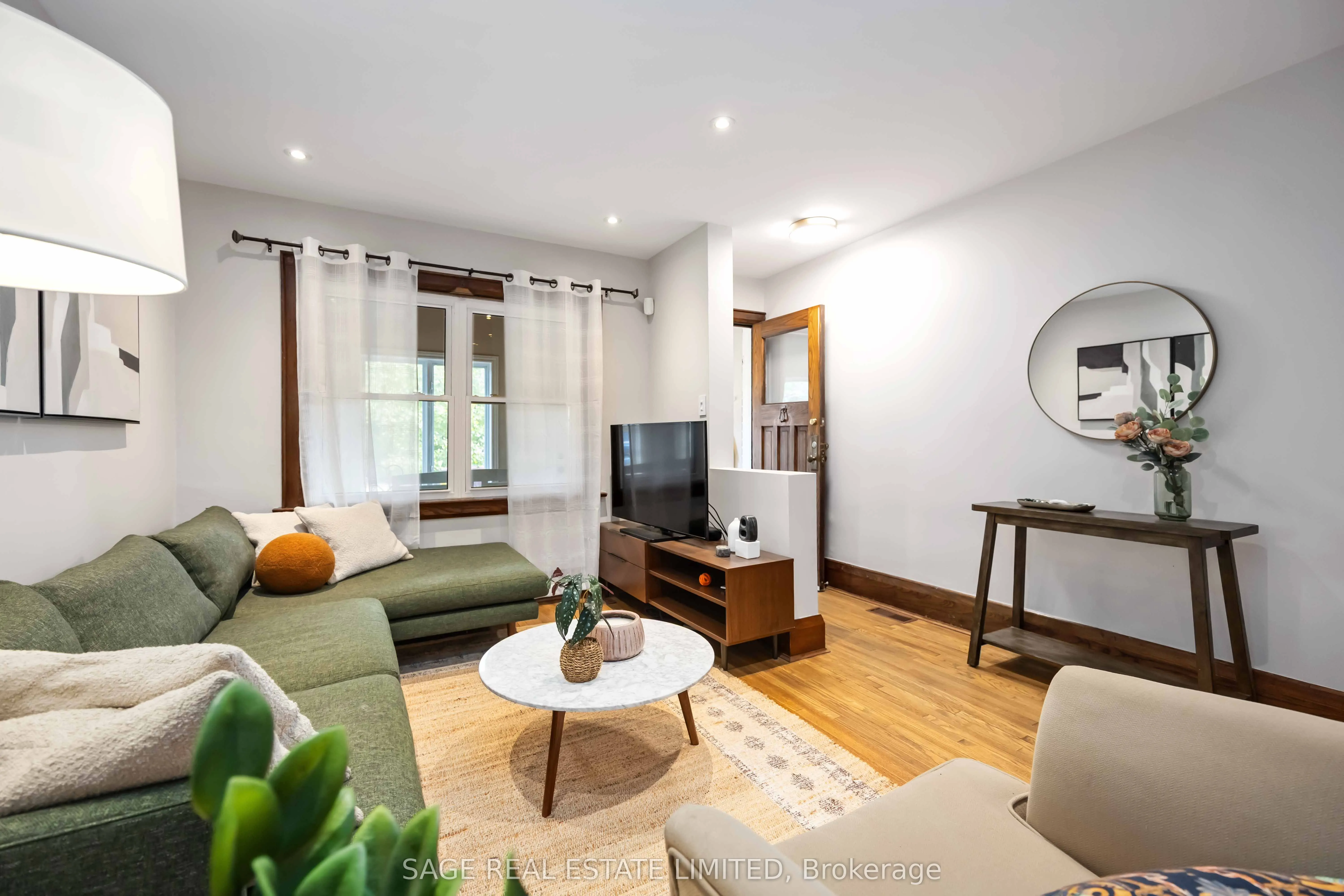 552 Victoria Park Avenue