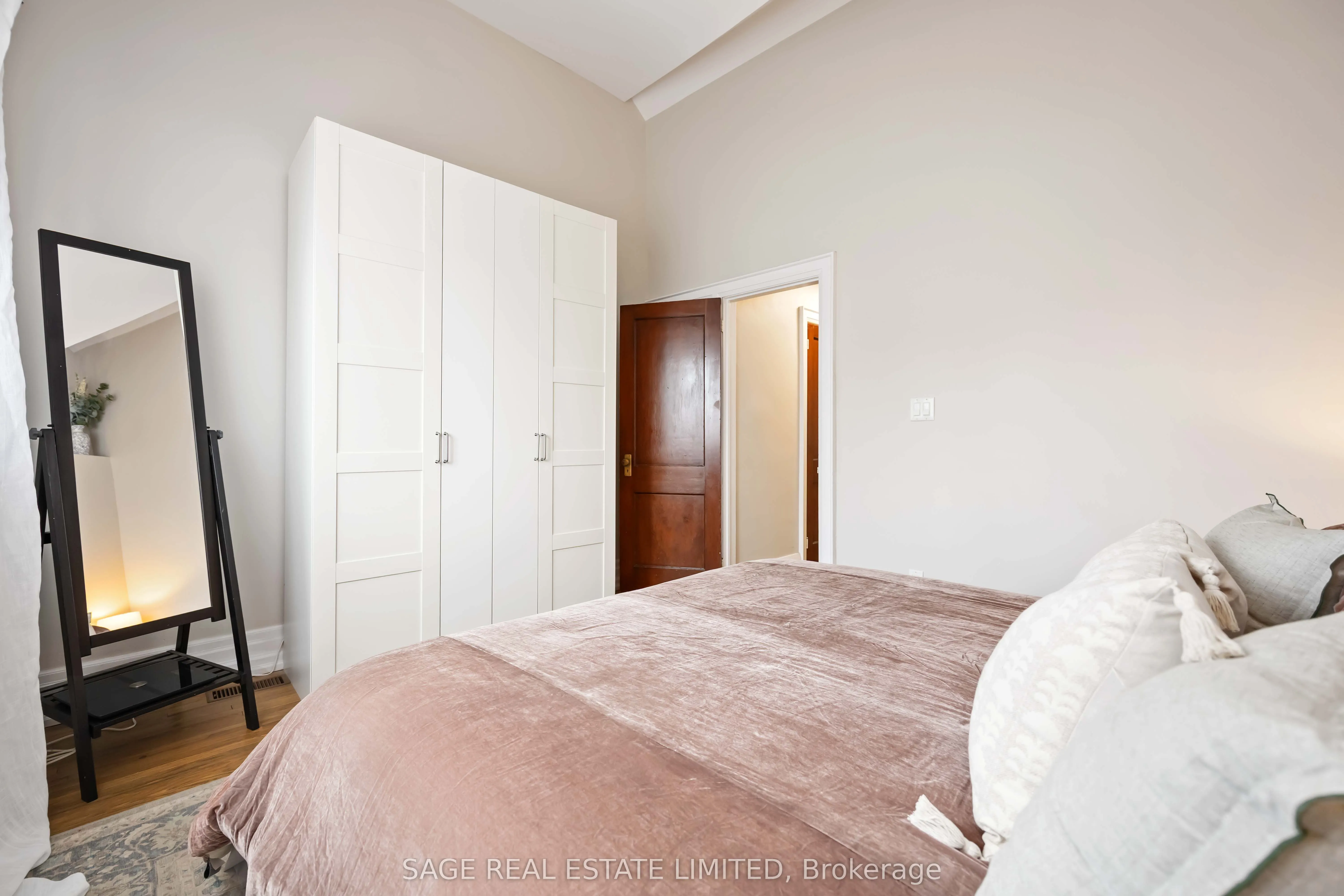 552 Victoria Park Avenue