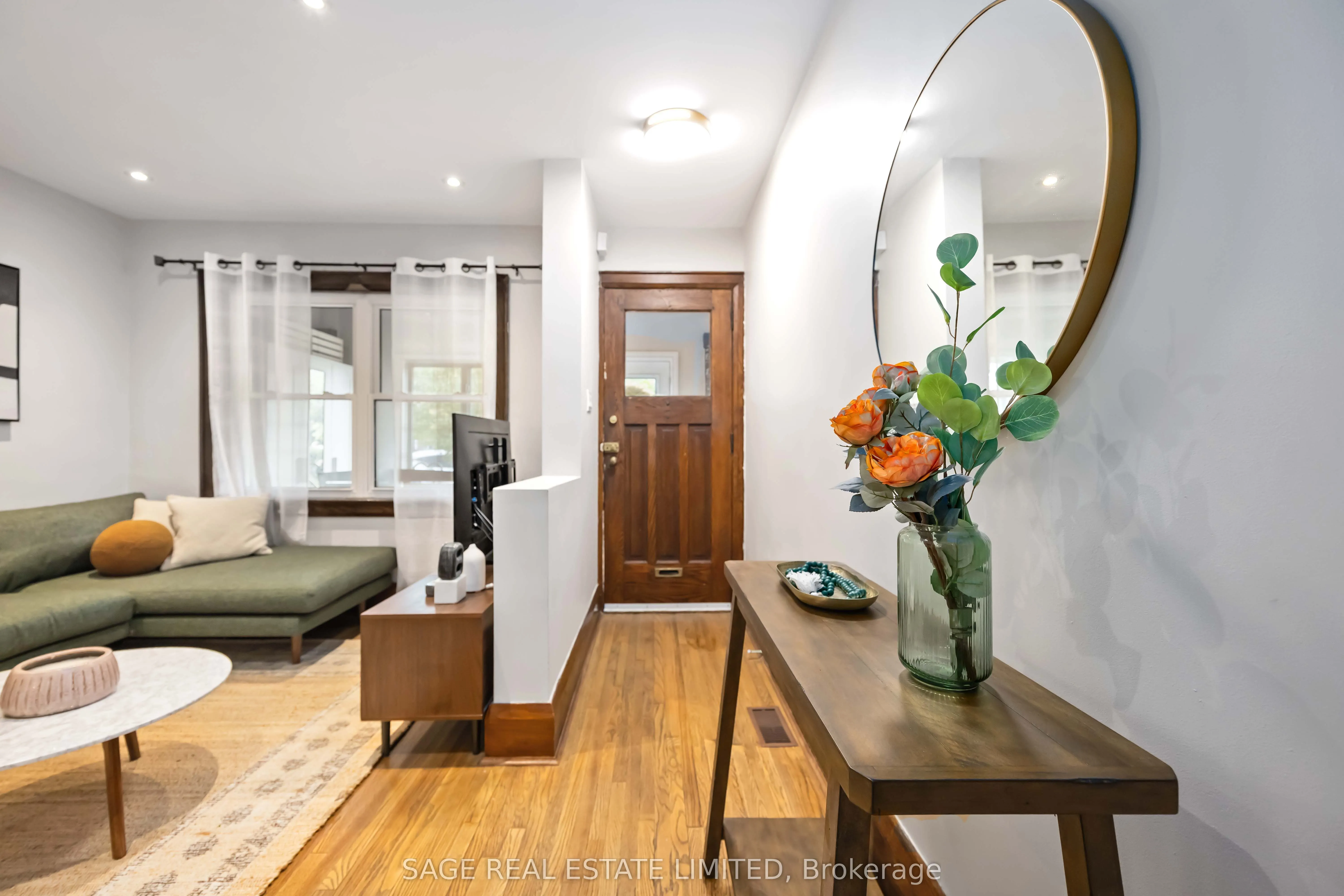 552 Victoria Park Avenue