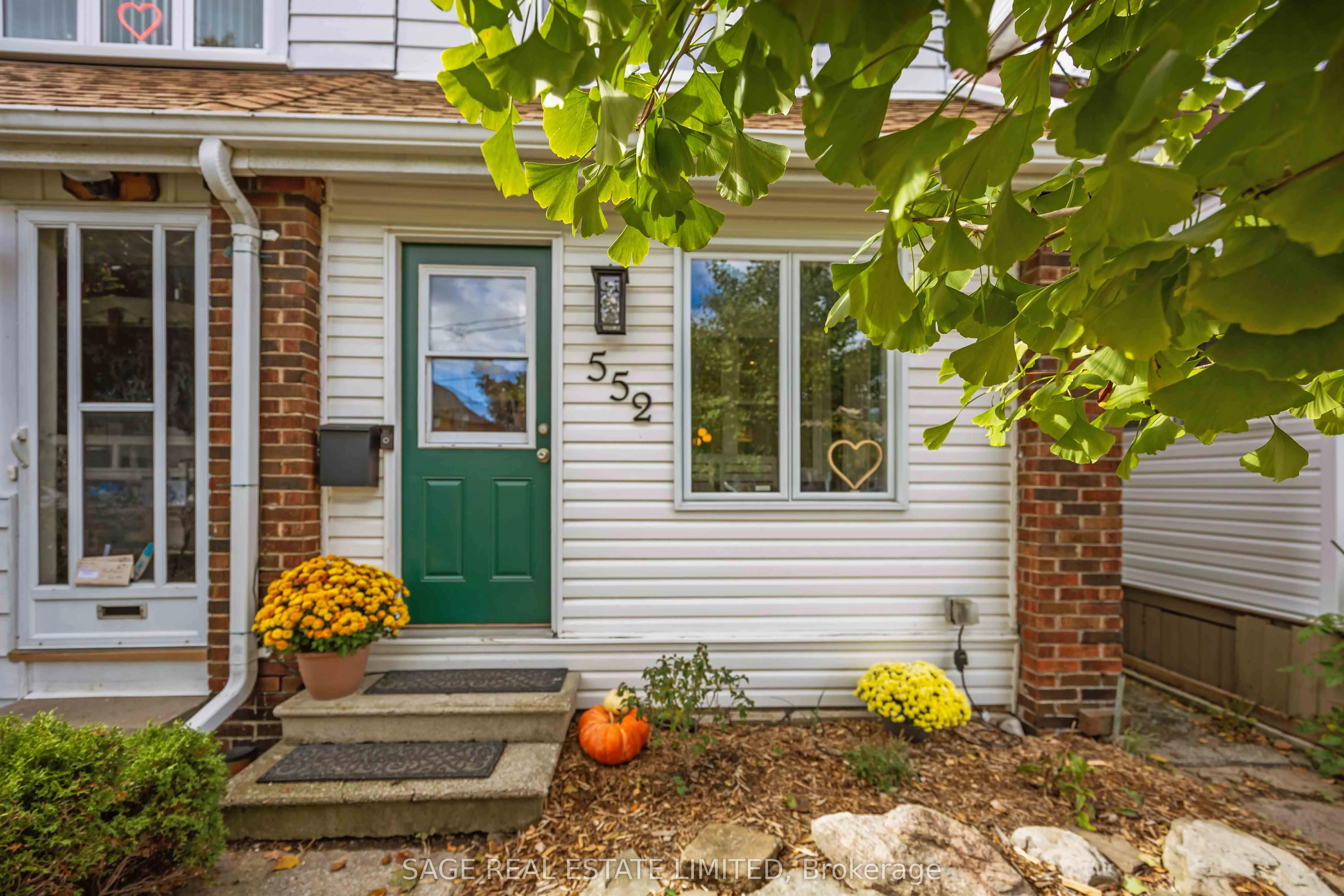 552 Victoria Park Avenue