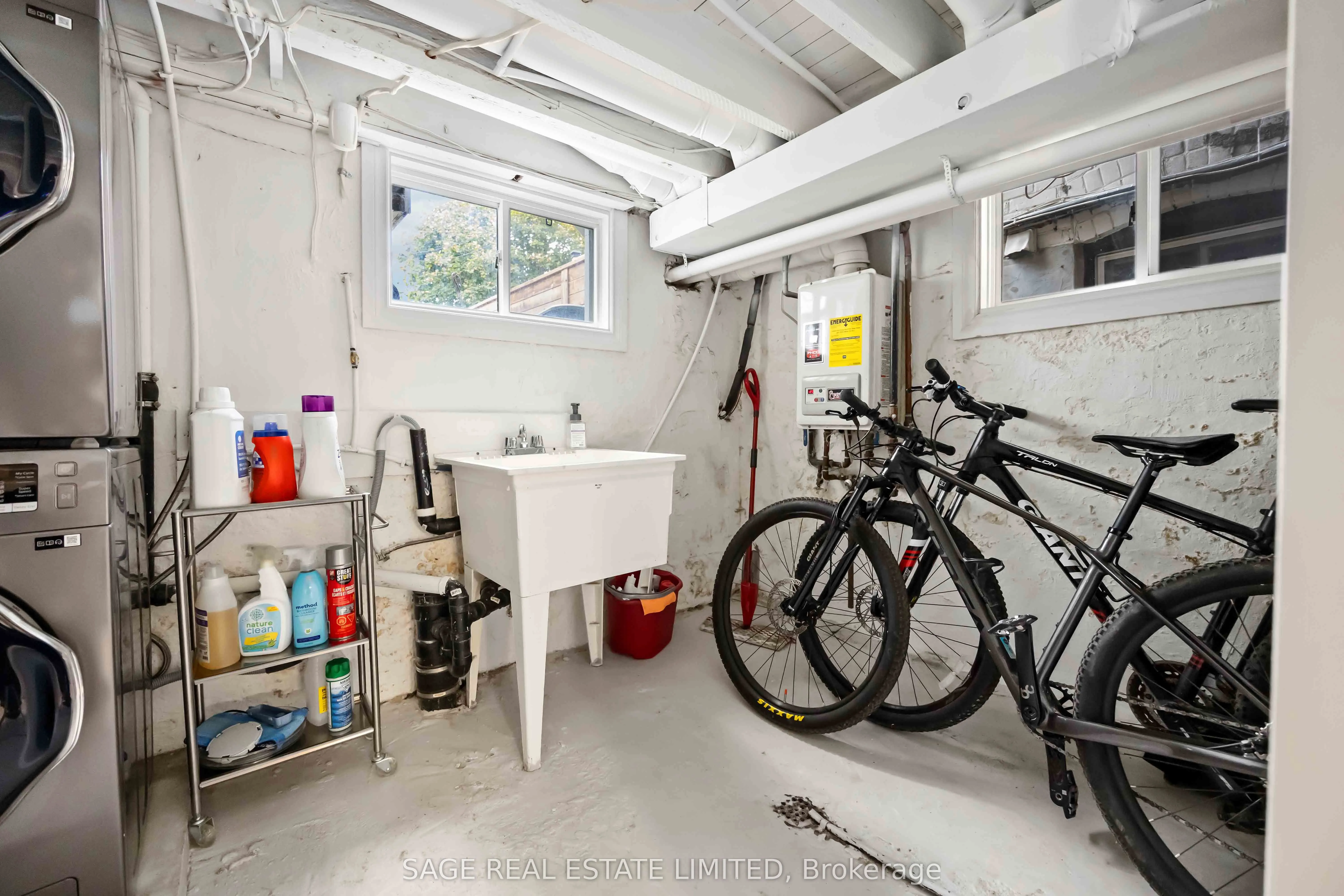 552 Victoria Park Avenue