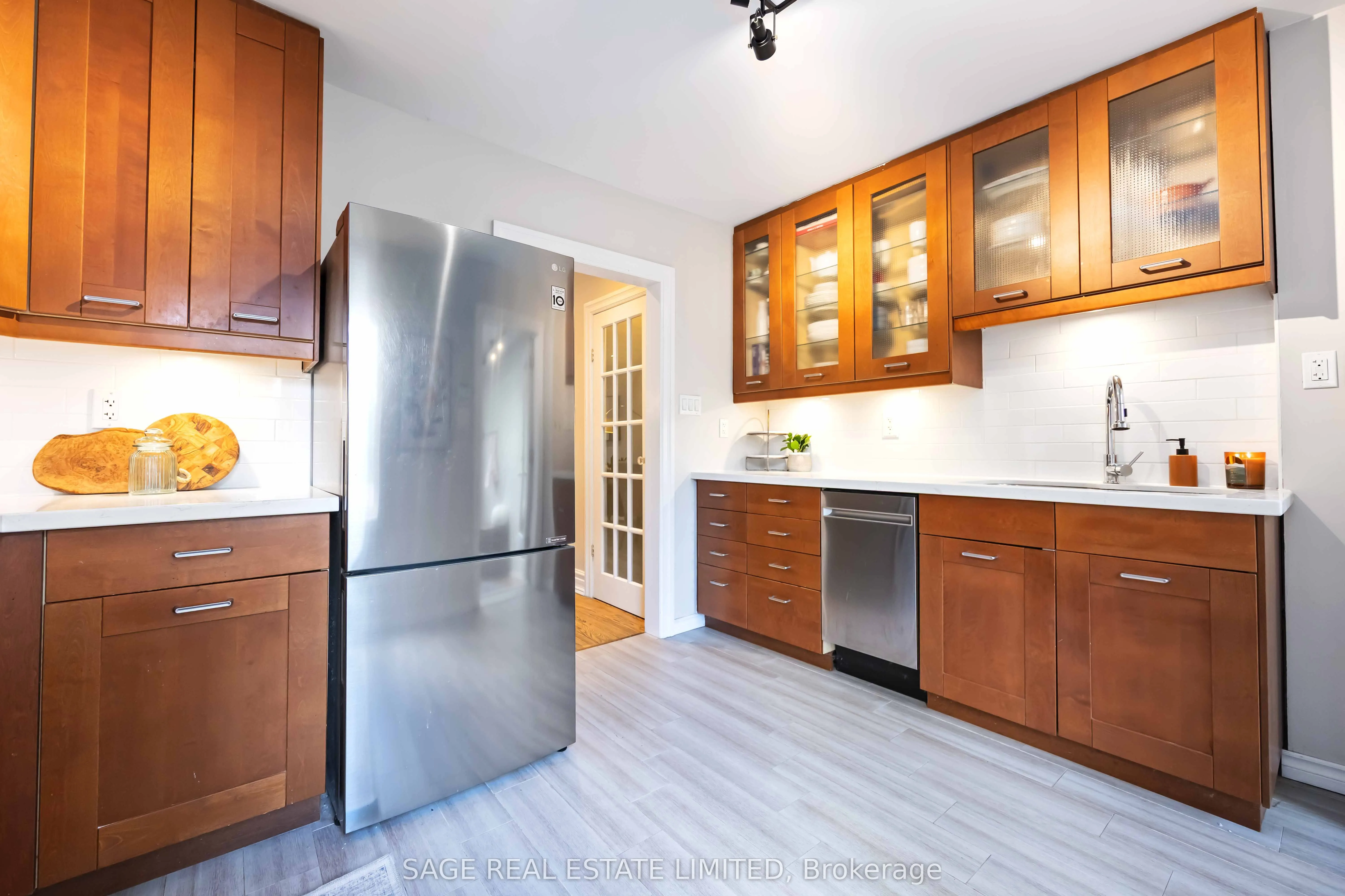 552 Victoria Park Avenue