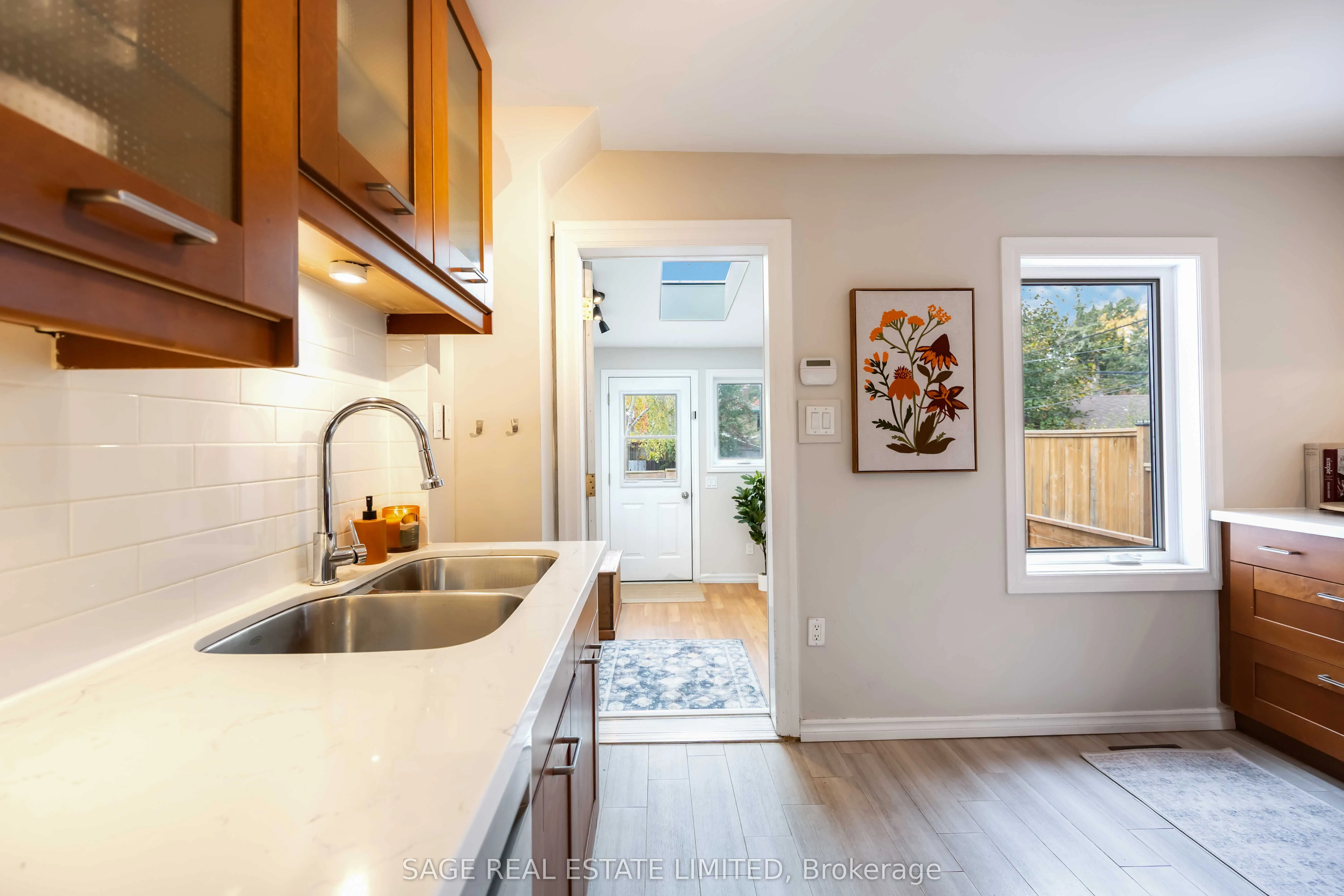 552 Victoria Park Avenue