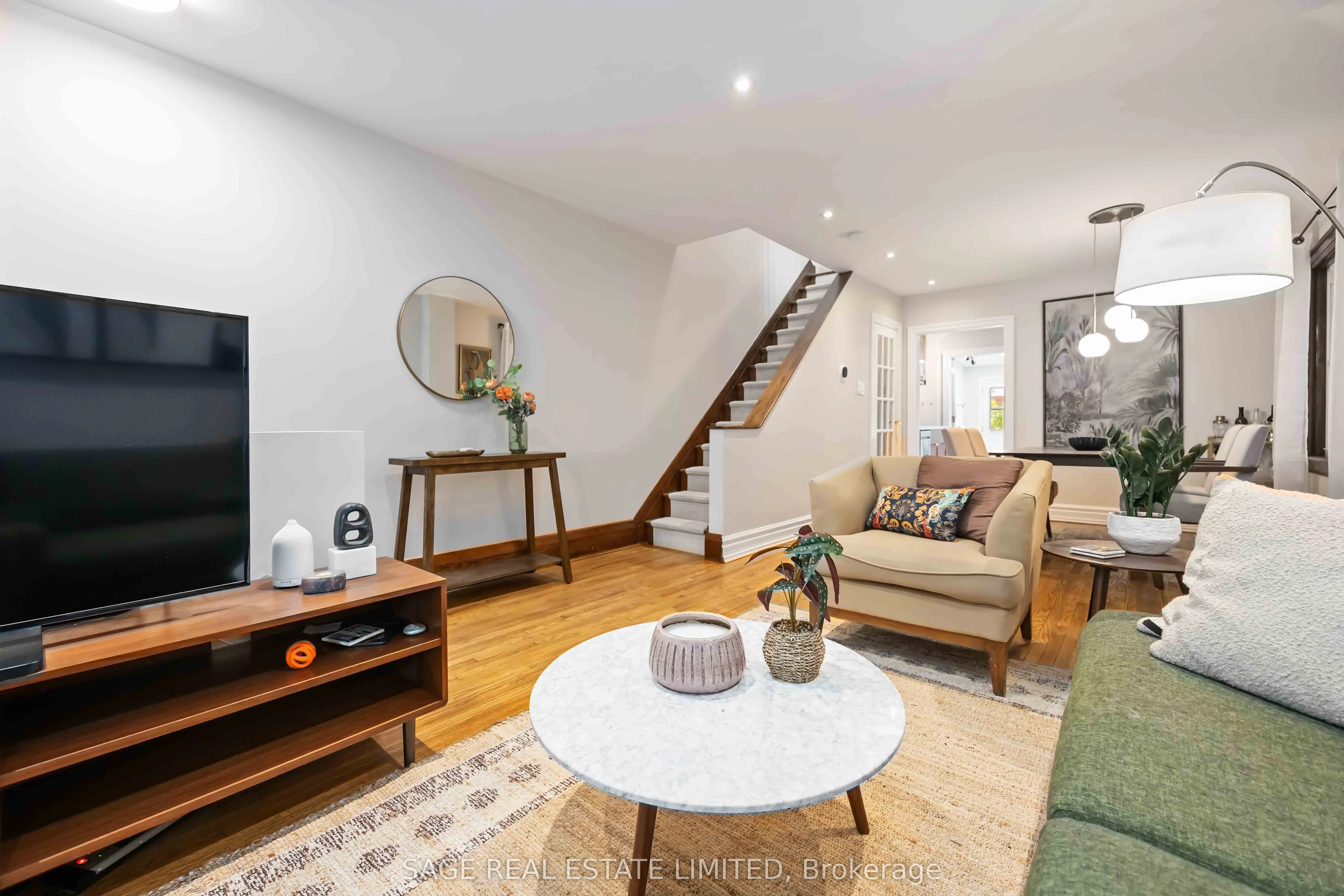 552 Victoria Park Avenue