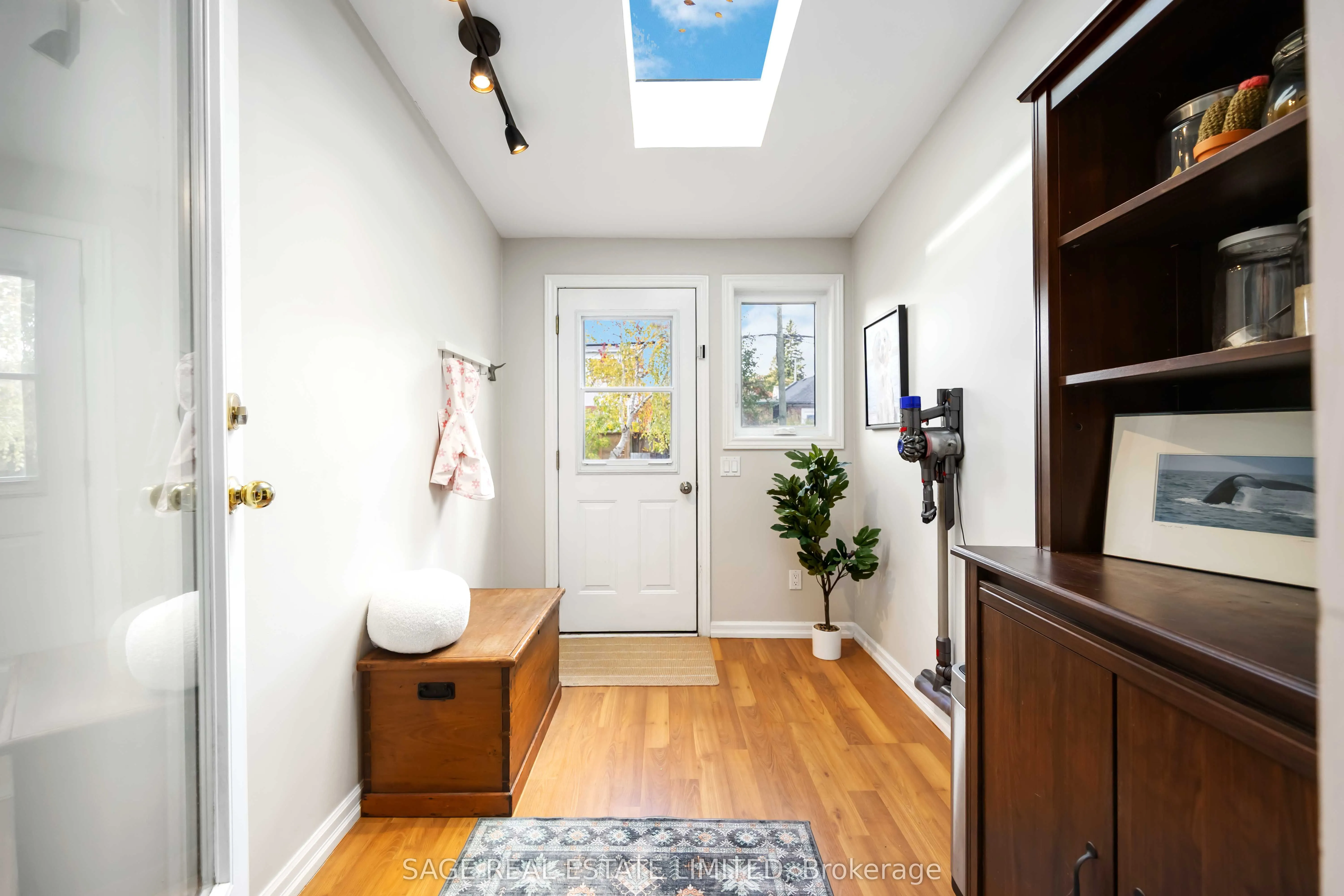 552 Victoria Park Avenue