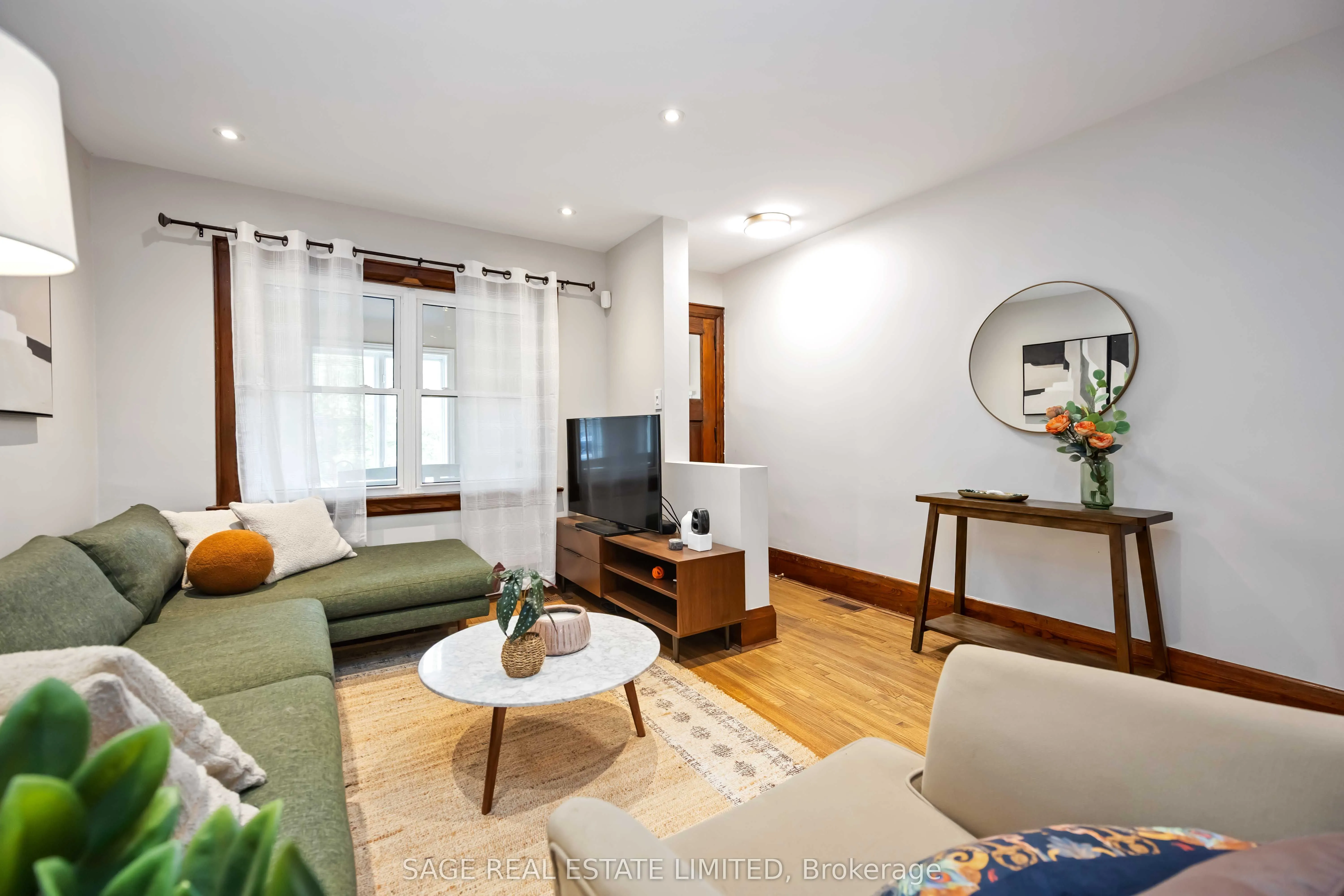 552 Victoria Park Avenue