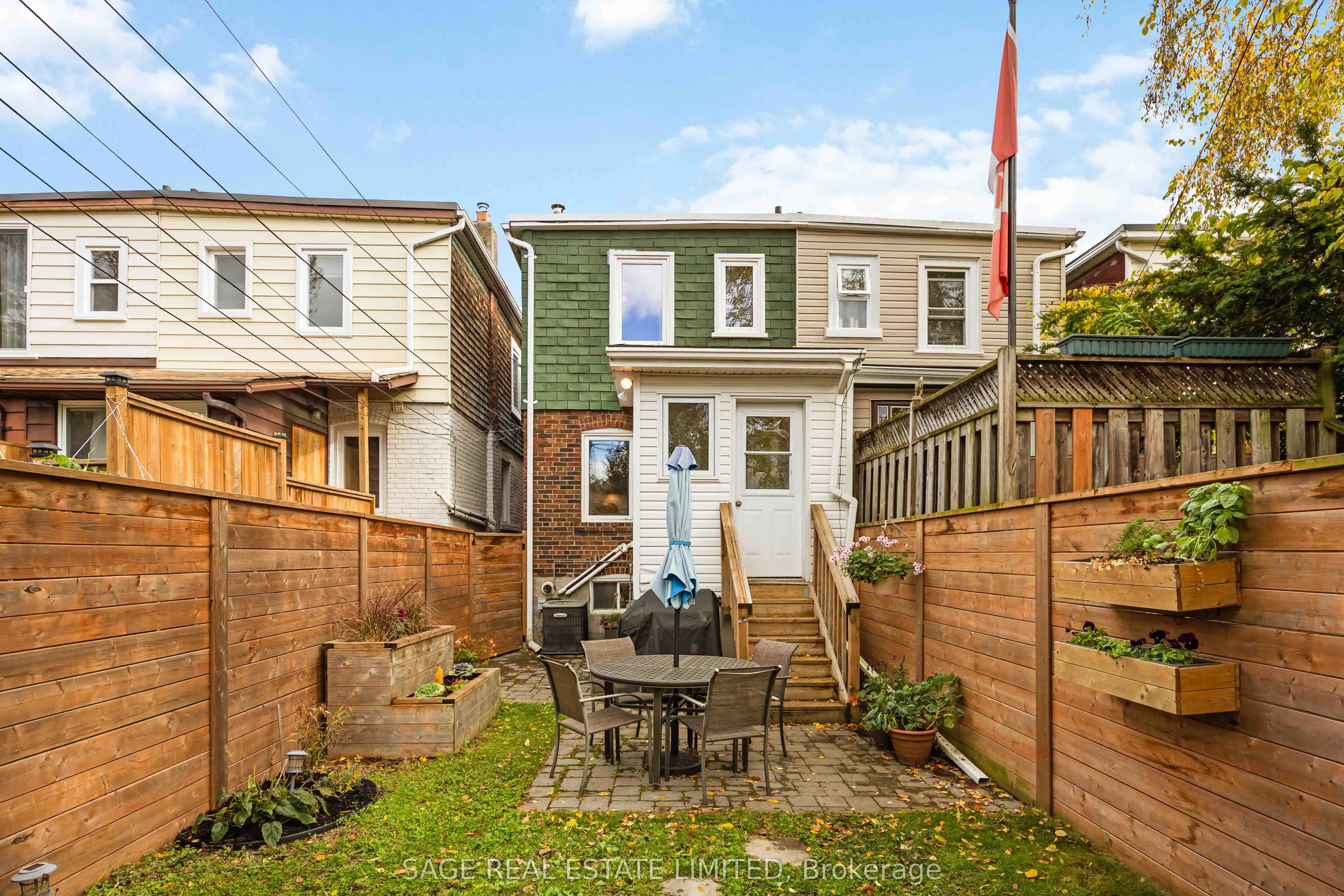 552 Victoria Park Avenue