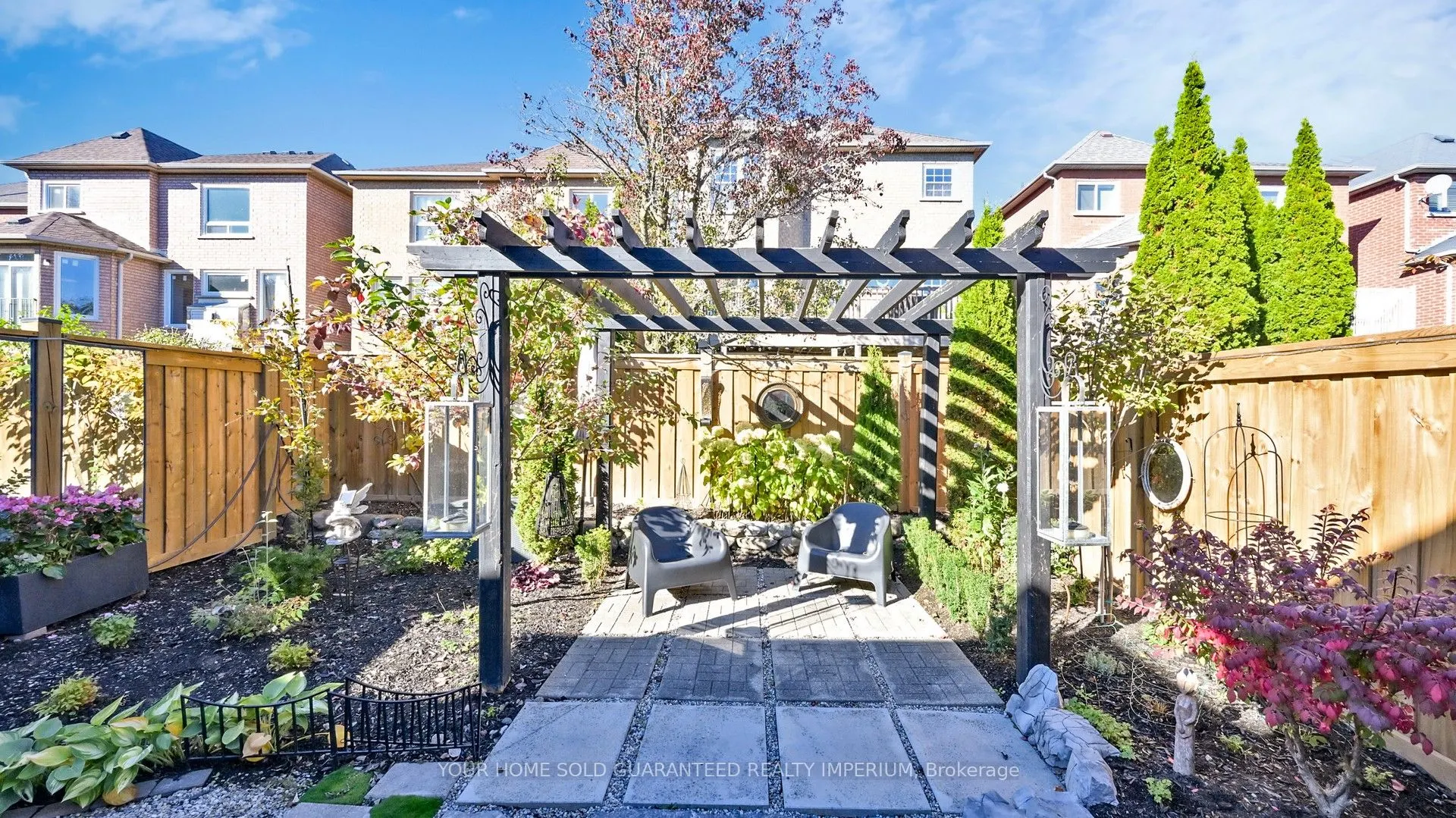 124 Thicket Crescent