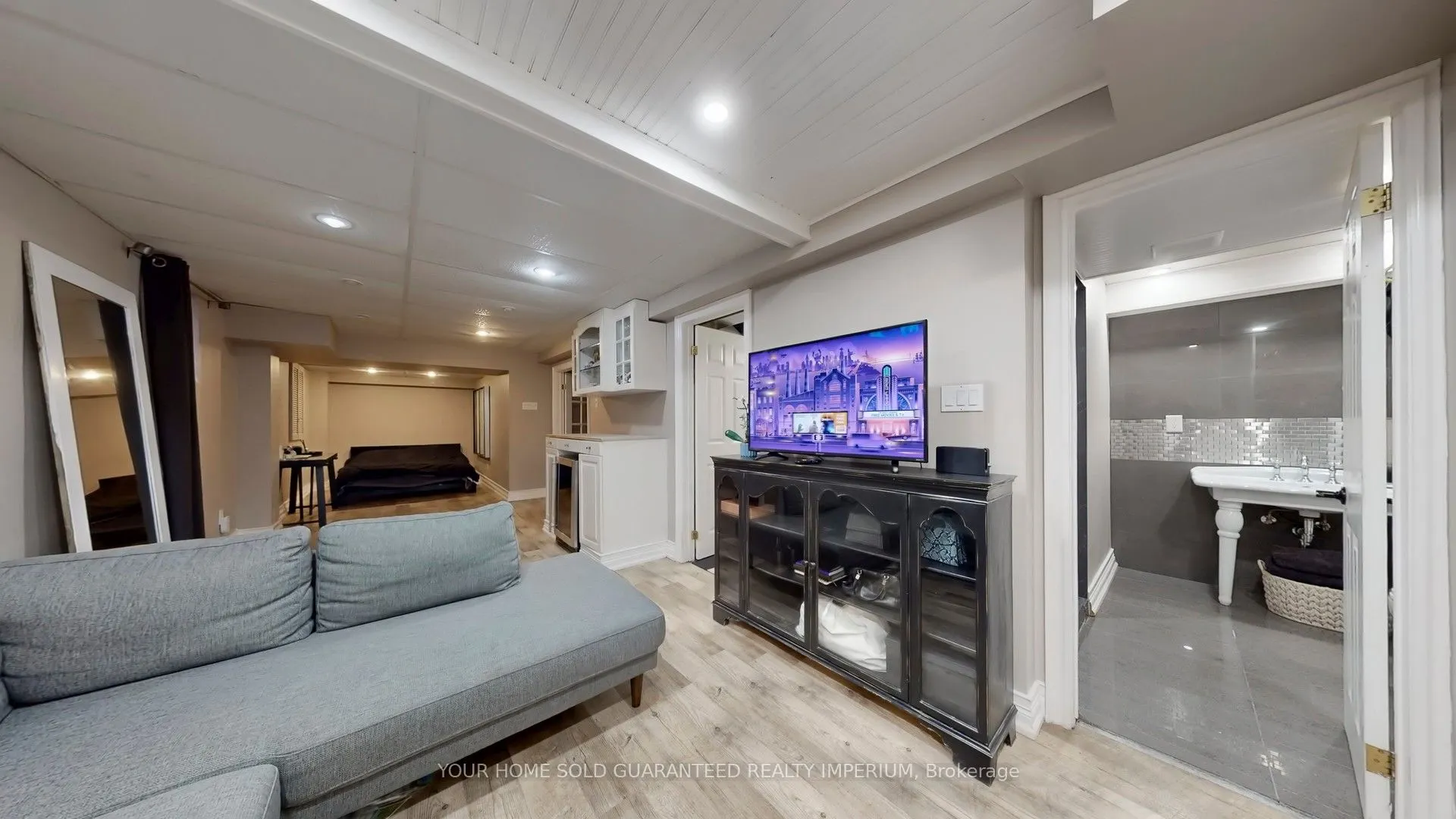 124 Thicket Crescent