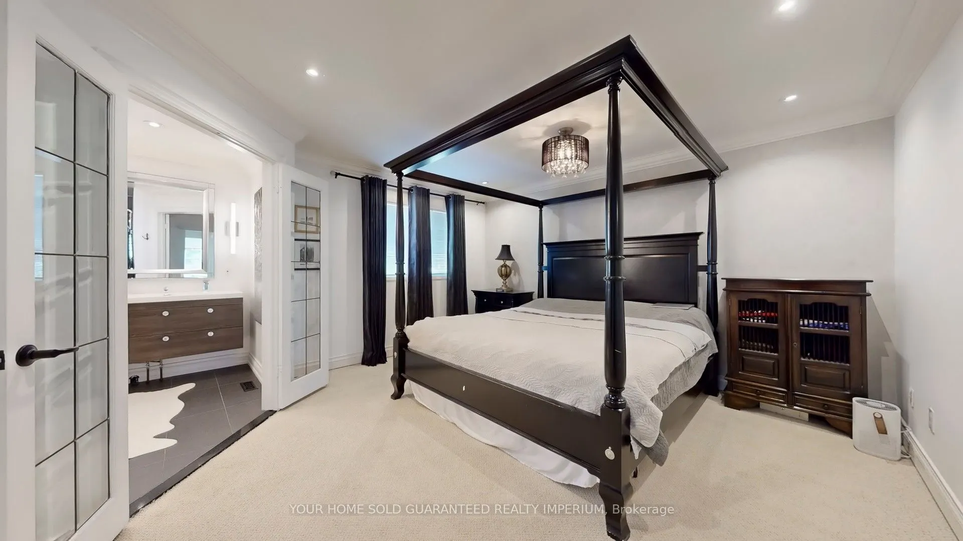 124 Thicket Crescent