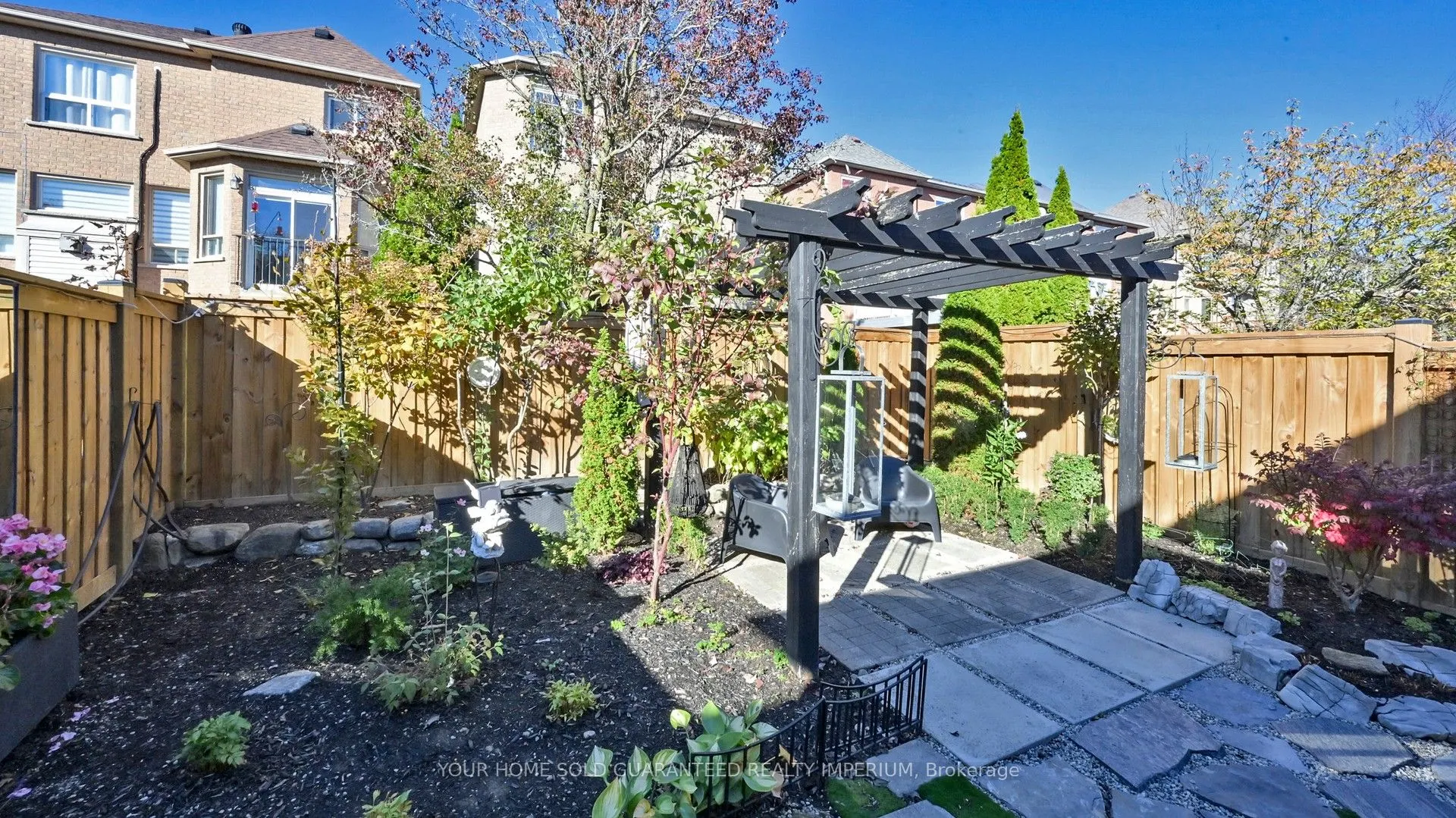 124 Thicket Crescent