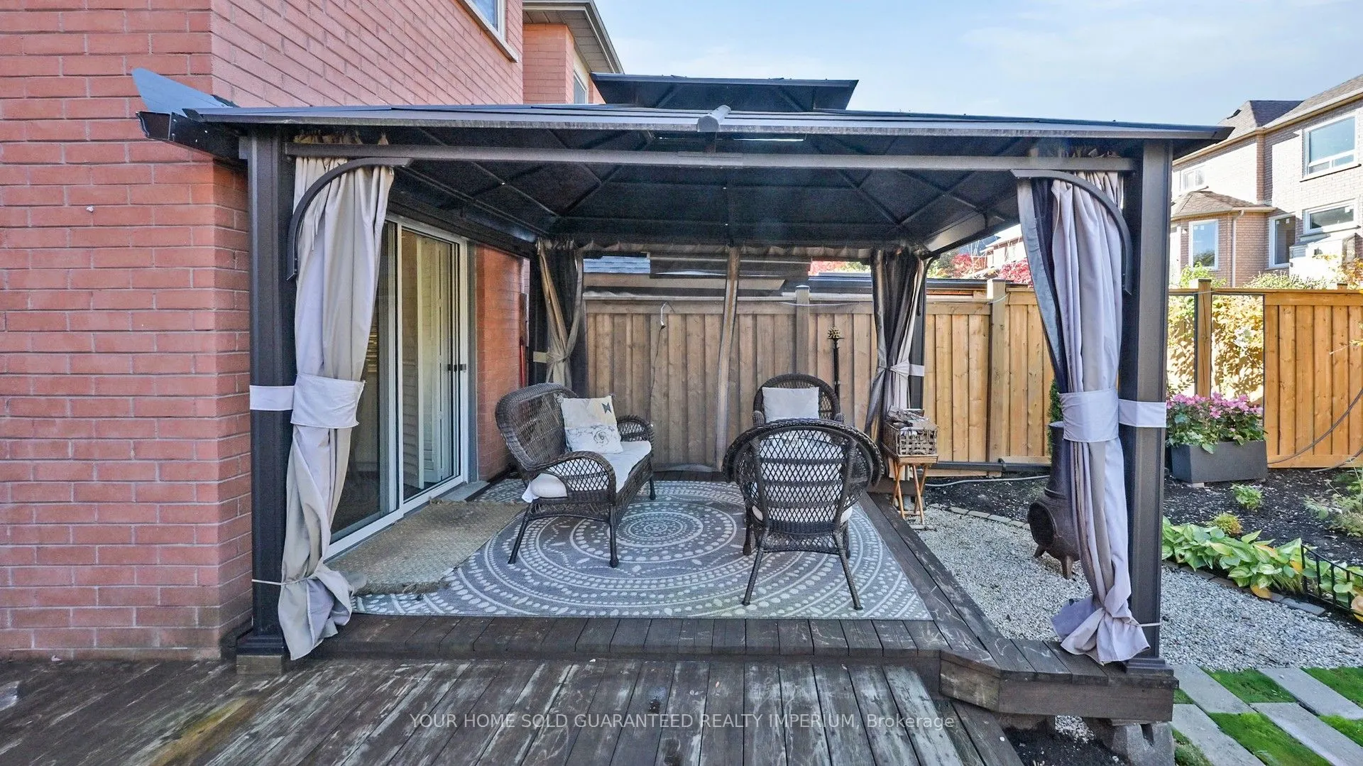 124 Thicket Crescent