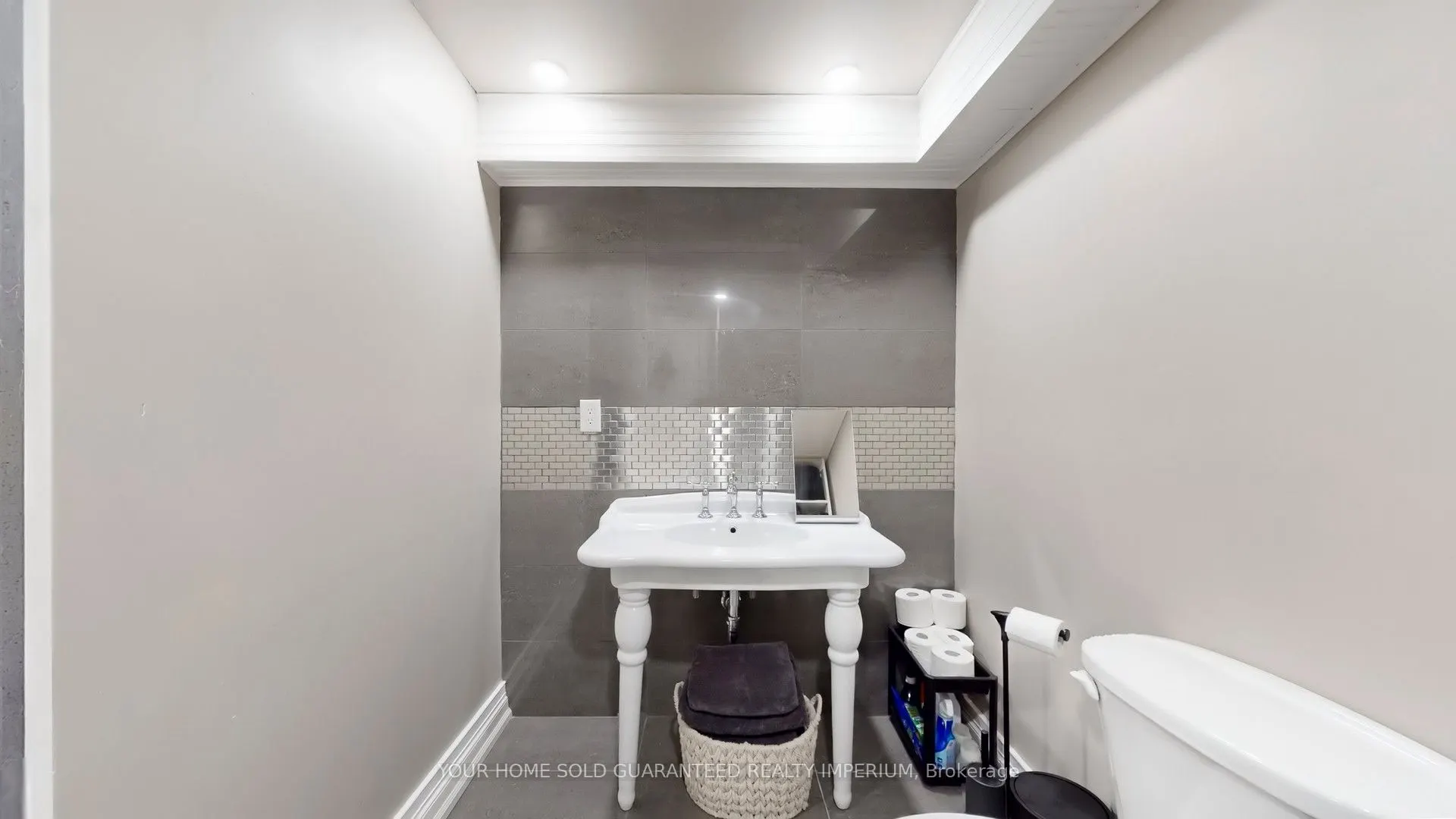 124 Thicket Crescent