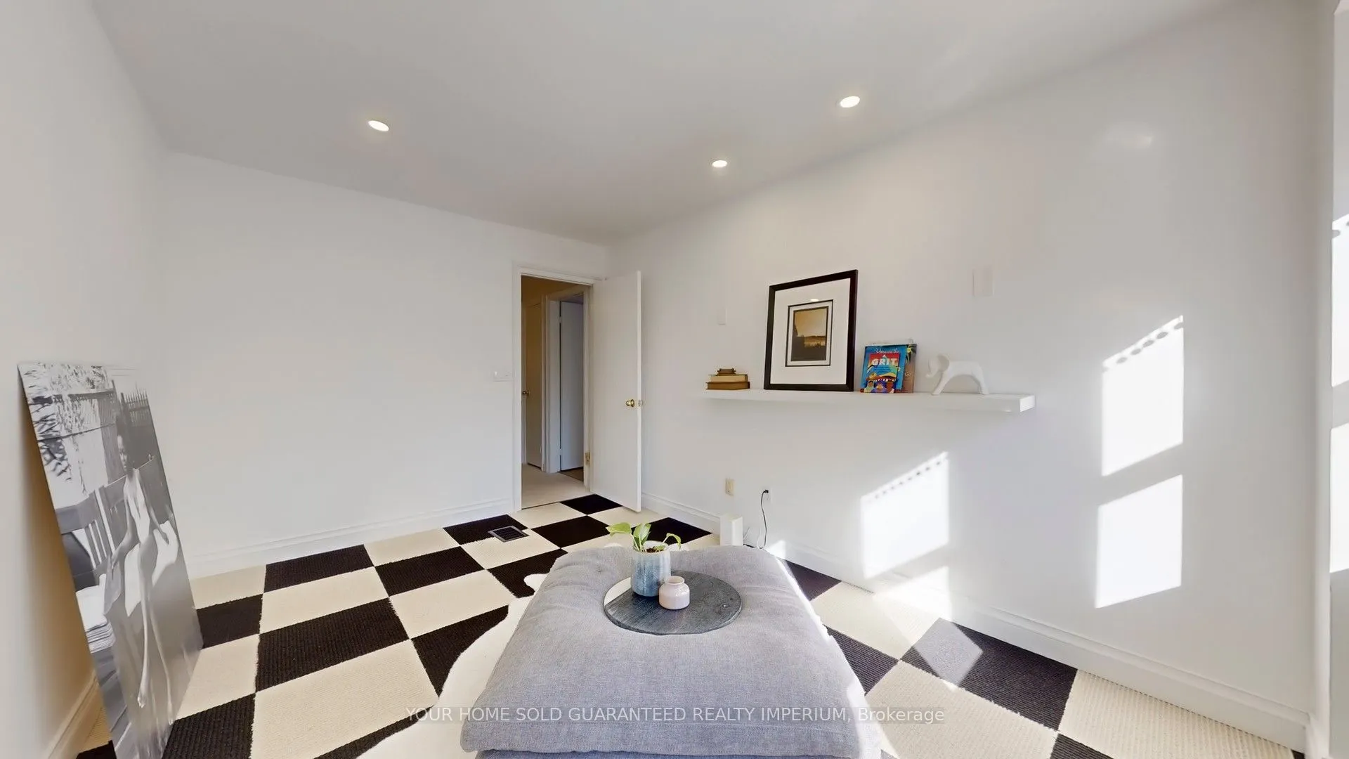 124 Thicket Crescent