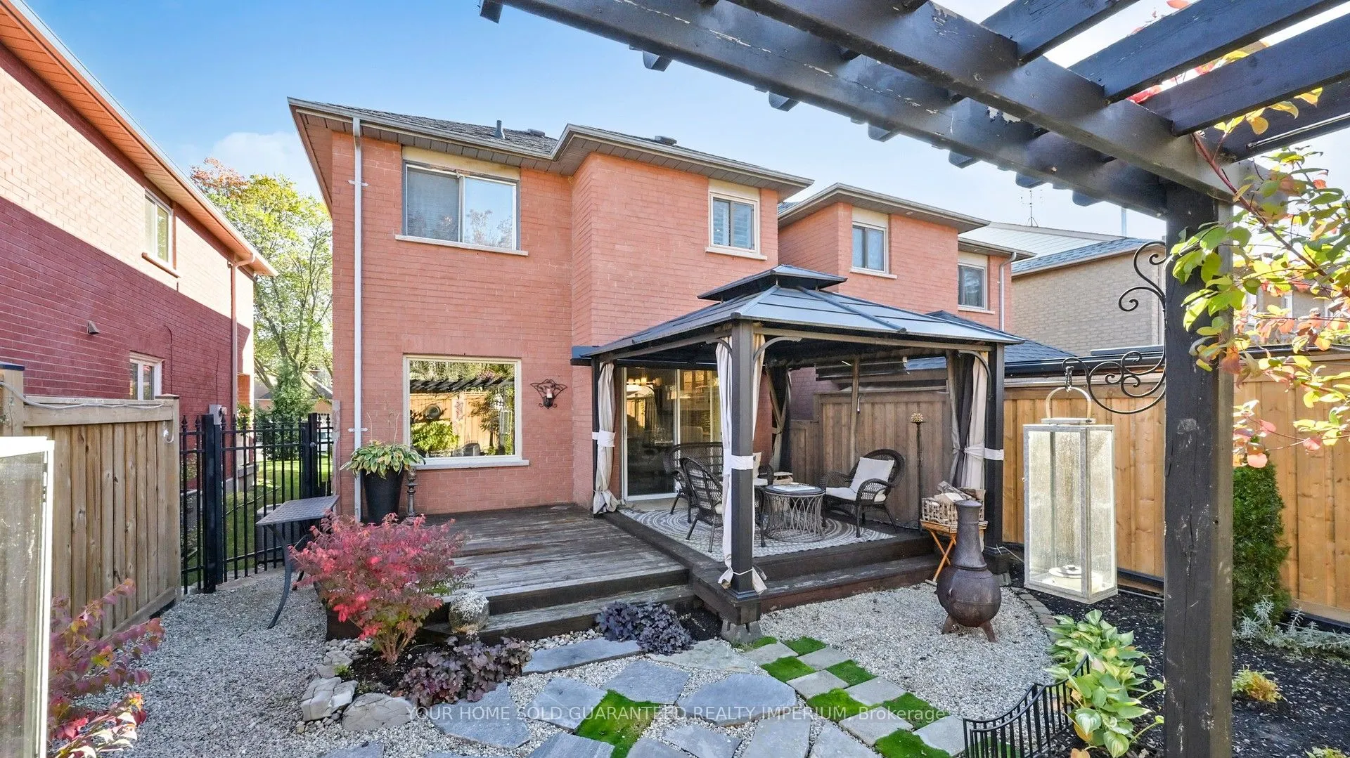 124 Thicket Crescent