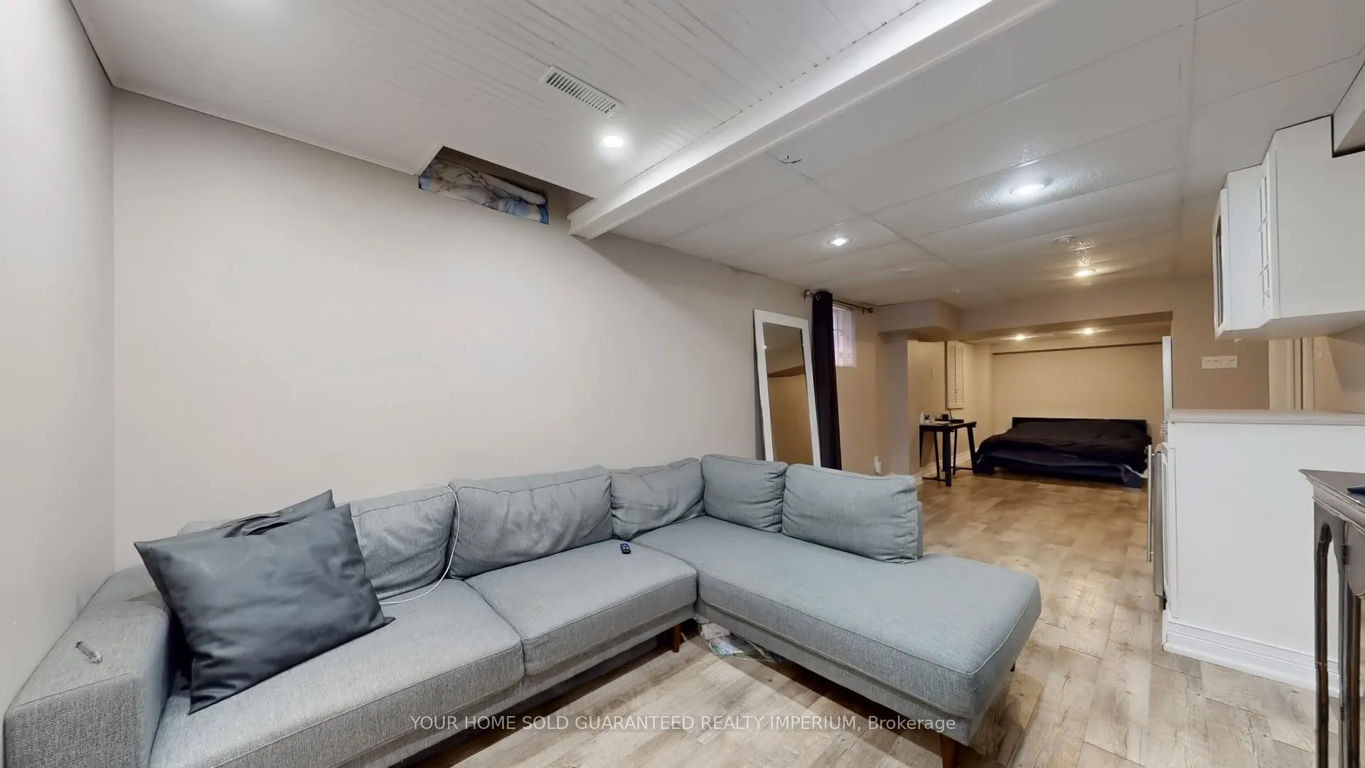 124 Thicket Crescent